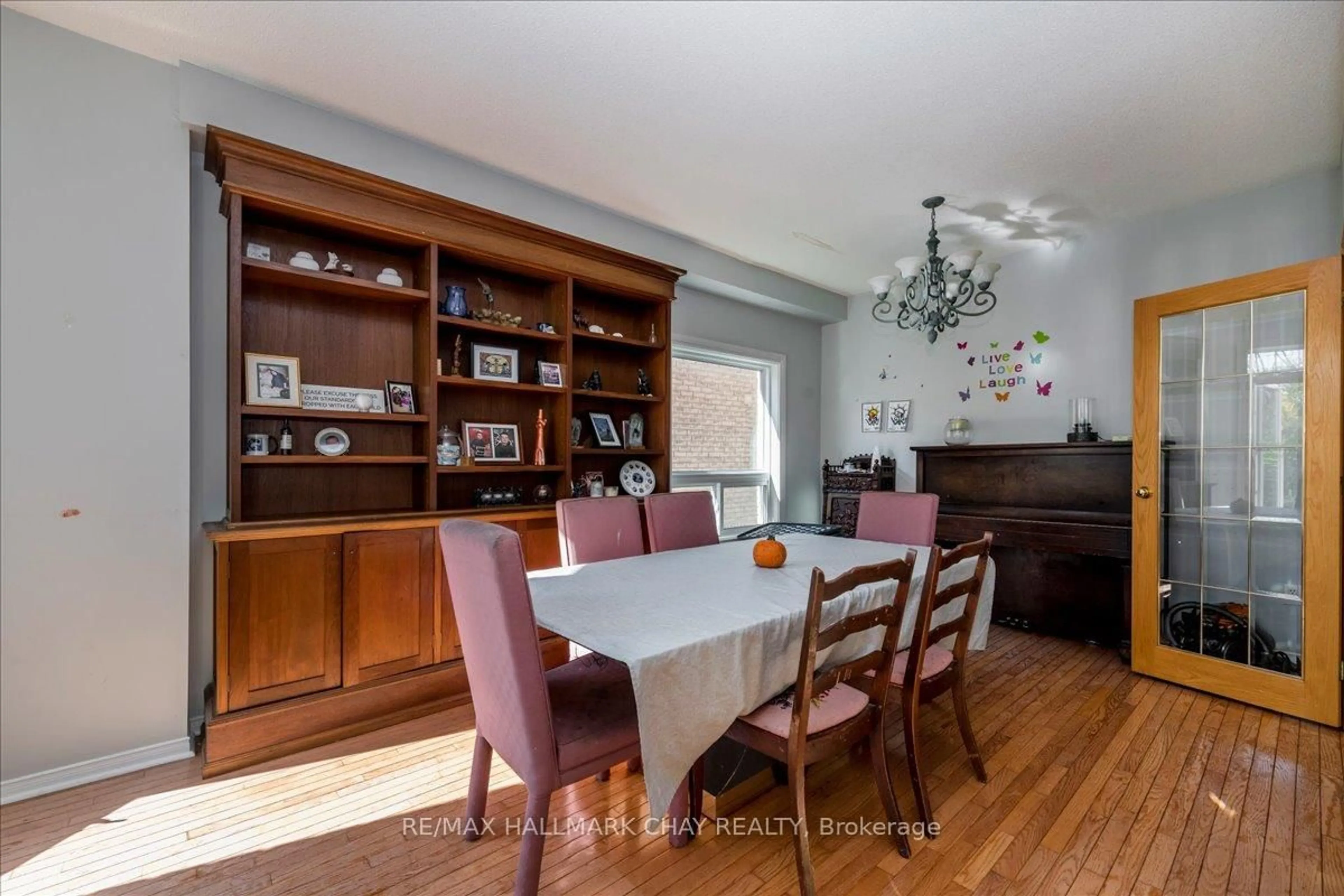 Dining room, wood/laminate floor for 1967 WILSON St, Innisfil Ontario L9S 2A1