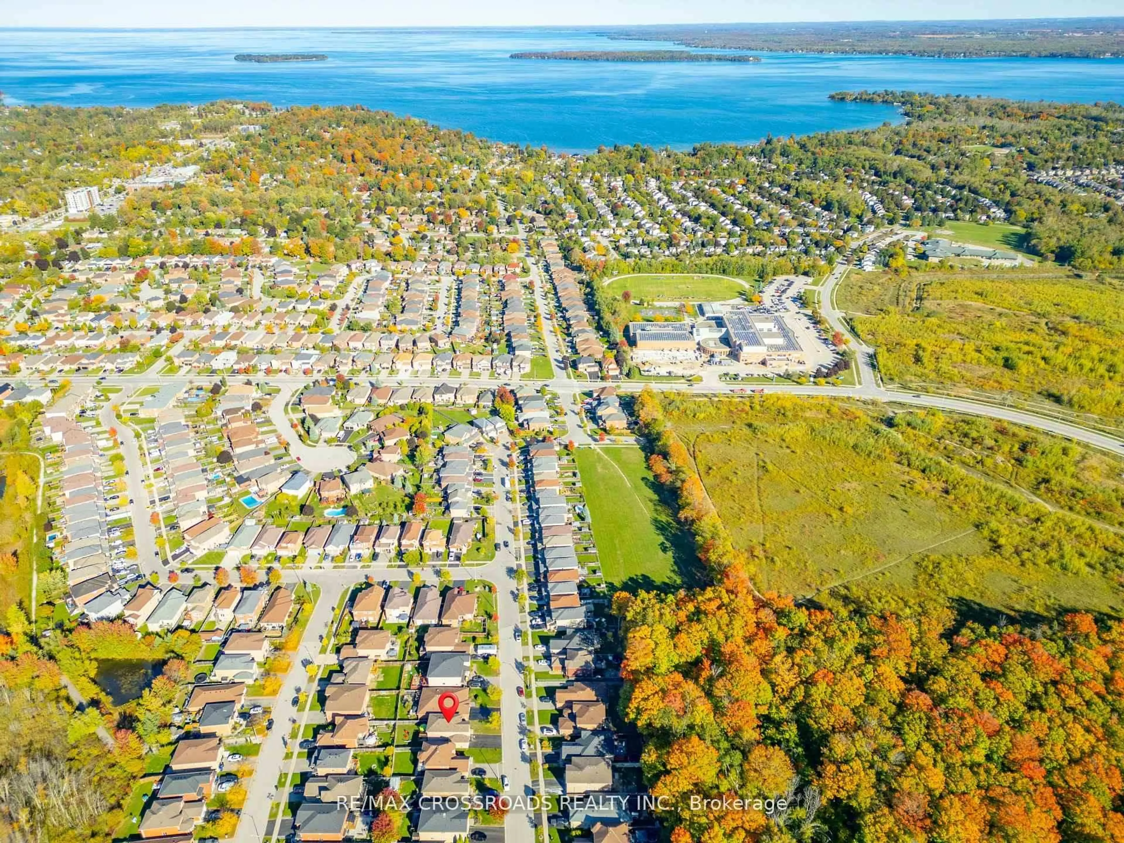 A pic from outside/outdoor area/front of a property/back of a property/a pic from drone, street for 1220 Laurand St, Innisfil Ontario L9S 0E6