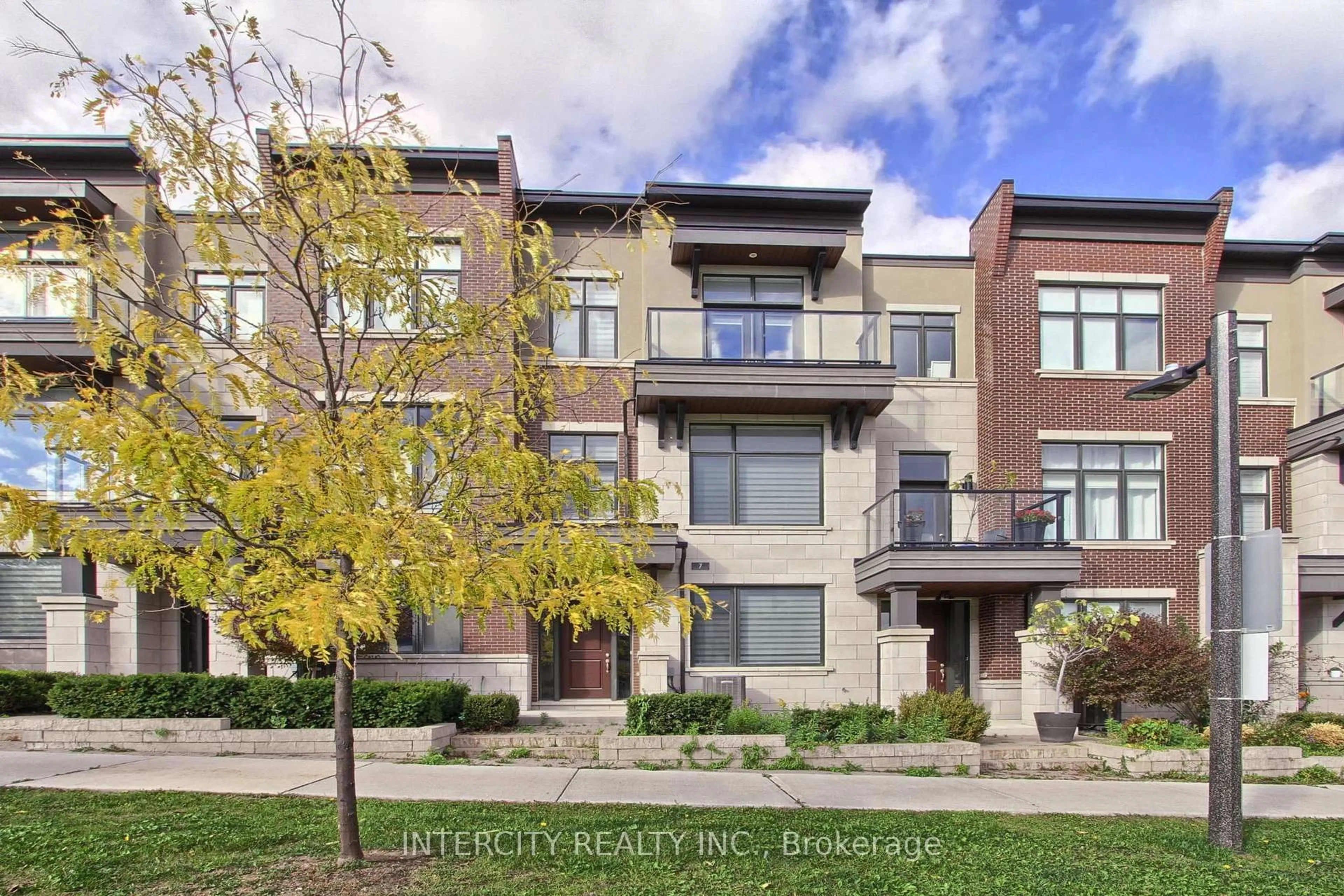 Home with brick exterior material, street for 7 Adaskin Ave, Vaughan Ontario L6A 4Z8