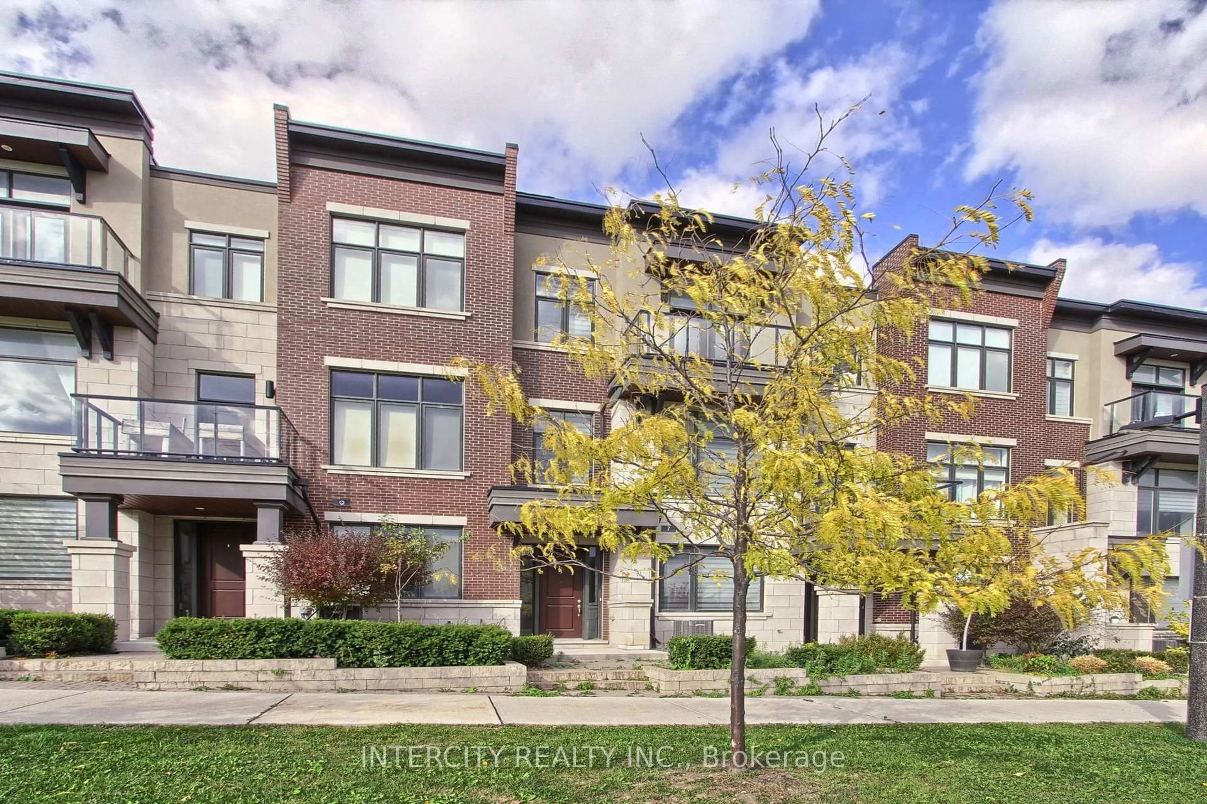 Home with brick exterior material, street for 7 Adaskin Ave, Vaughan Ontario L6A 4Z8