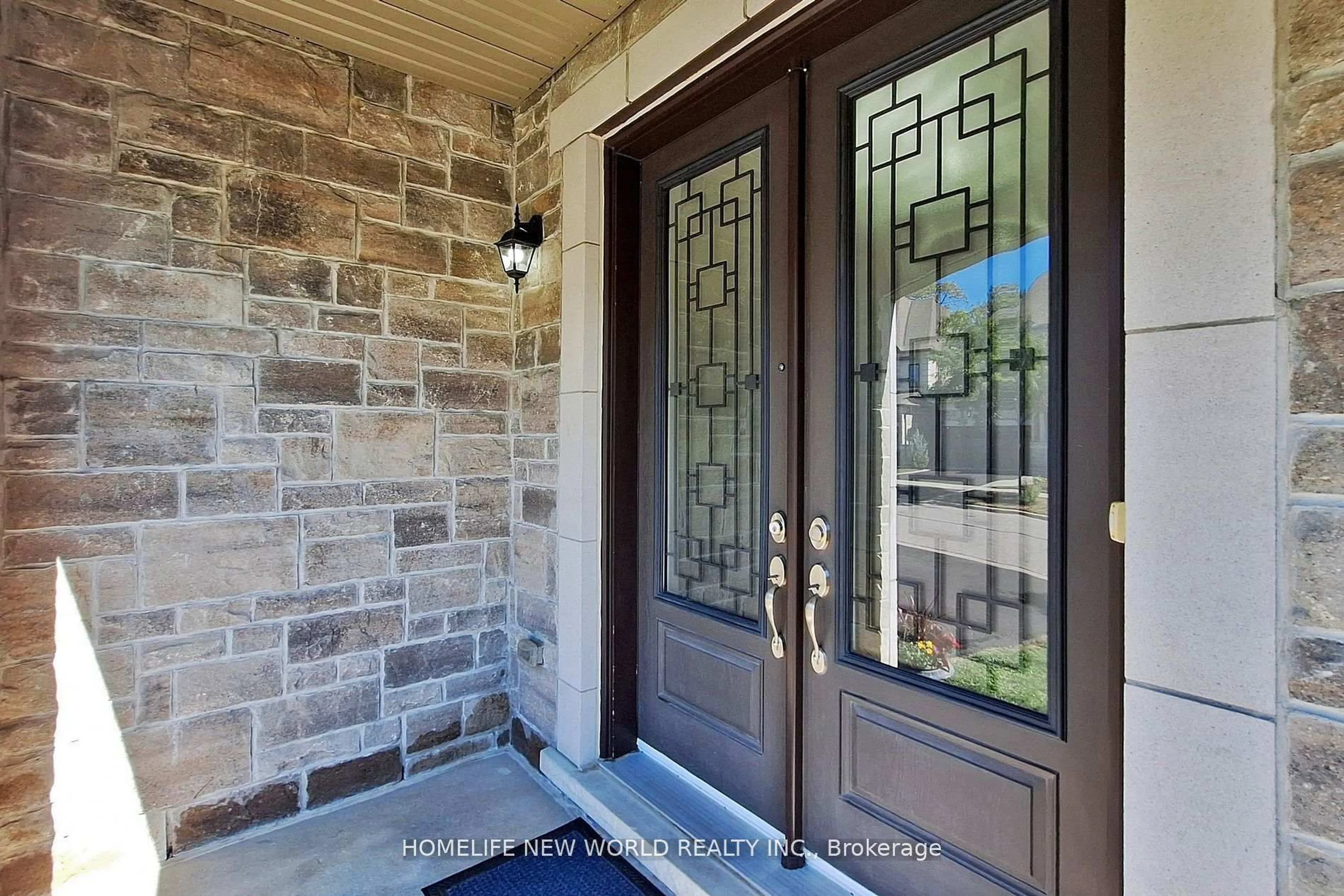 Indoor entryway for 36 Strawbridge Farm Dr, Aurora Ontario L4G 0V3