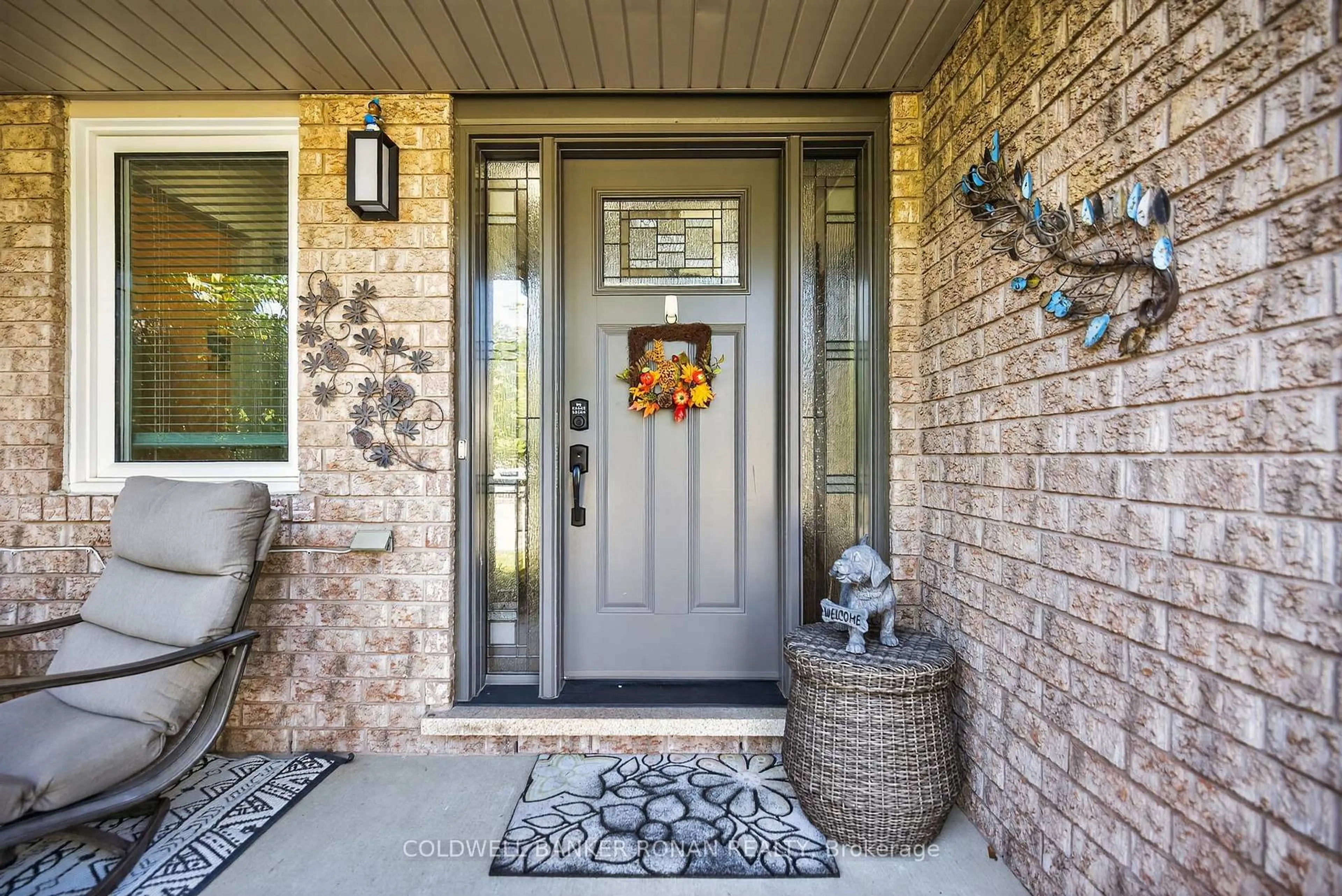 Indoor entryway for 22 Callander Cres, New Tecumseth Ontario L9R 0B4