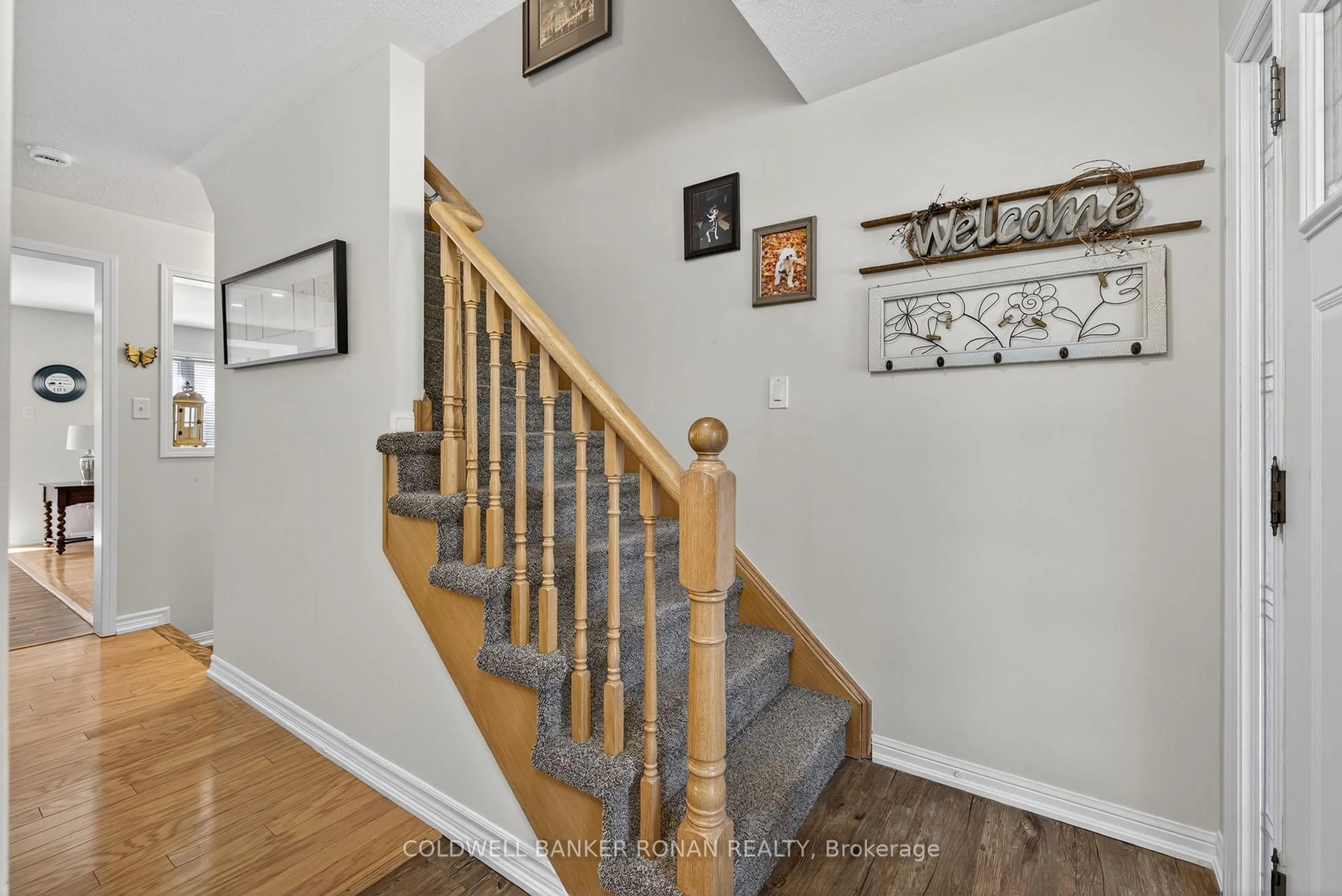 Stairs for 22 Callander Cres, New Tecumseth Ontario L9R 0B4