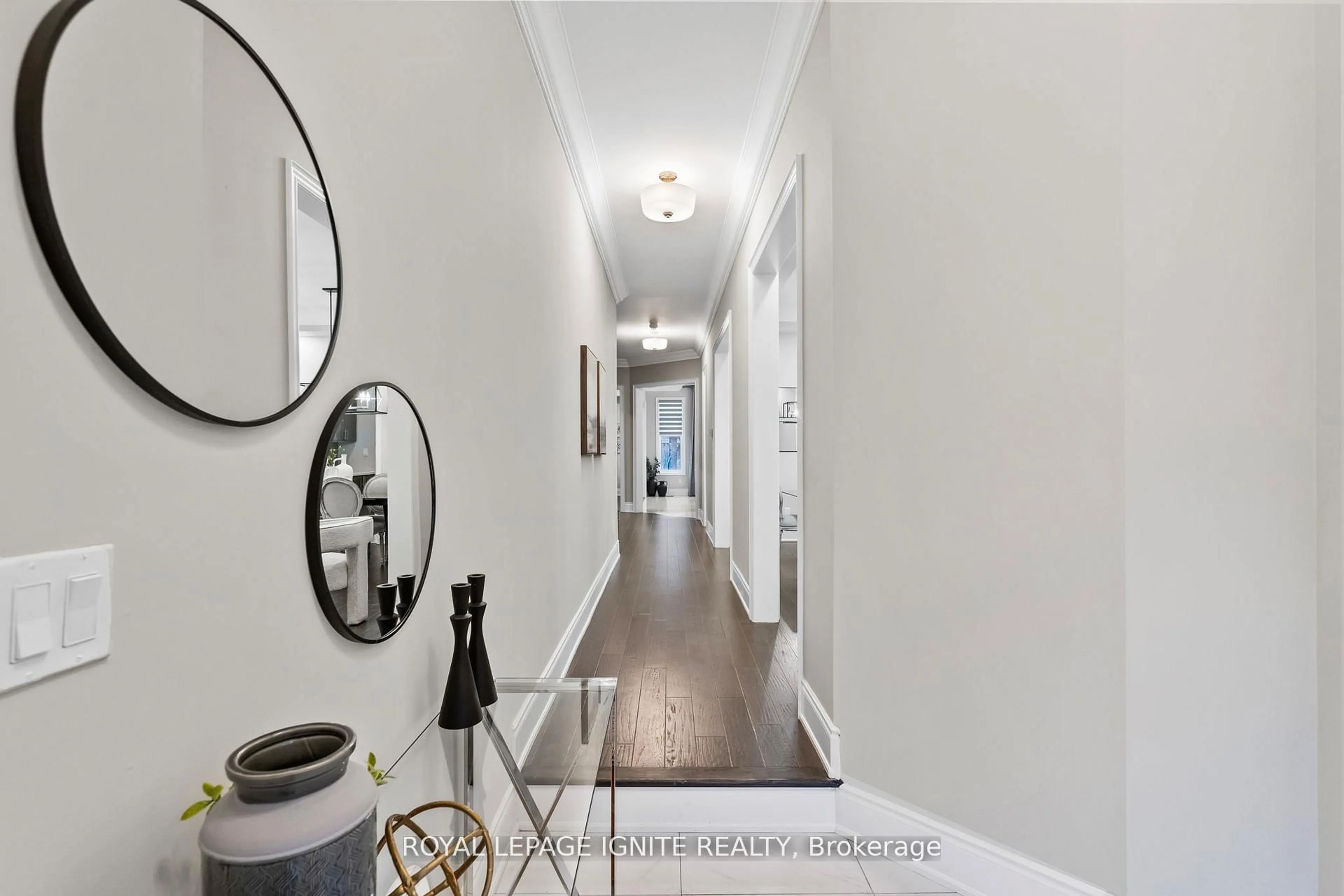 Indoor entryway for 32 Lewis Ave, Bradford West Gwillimbury Ontario L3Z 0W9