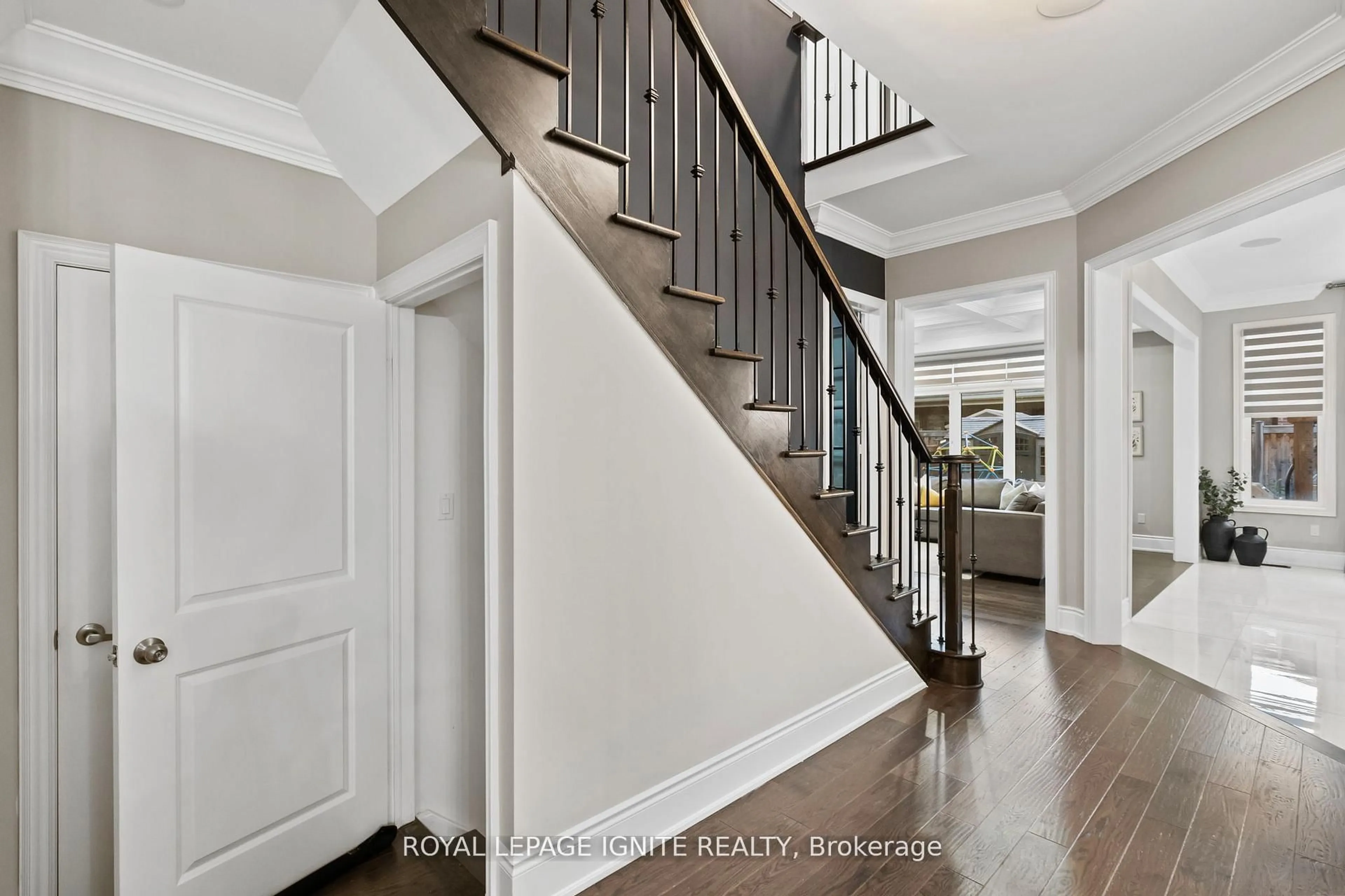 Indoor entryway for 32 Lewis Ave, Bradford West Gwillimbury Ontario L3Z 0W9