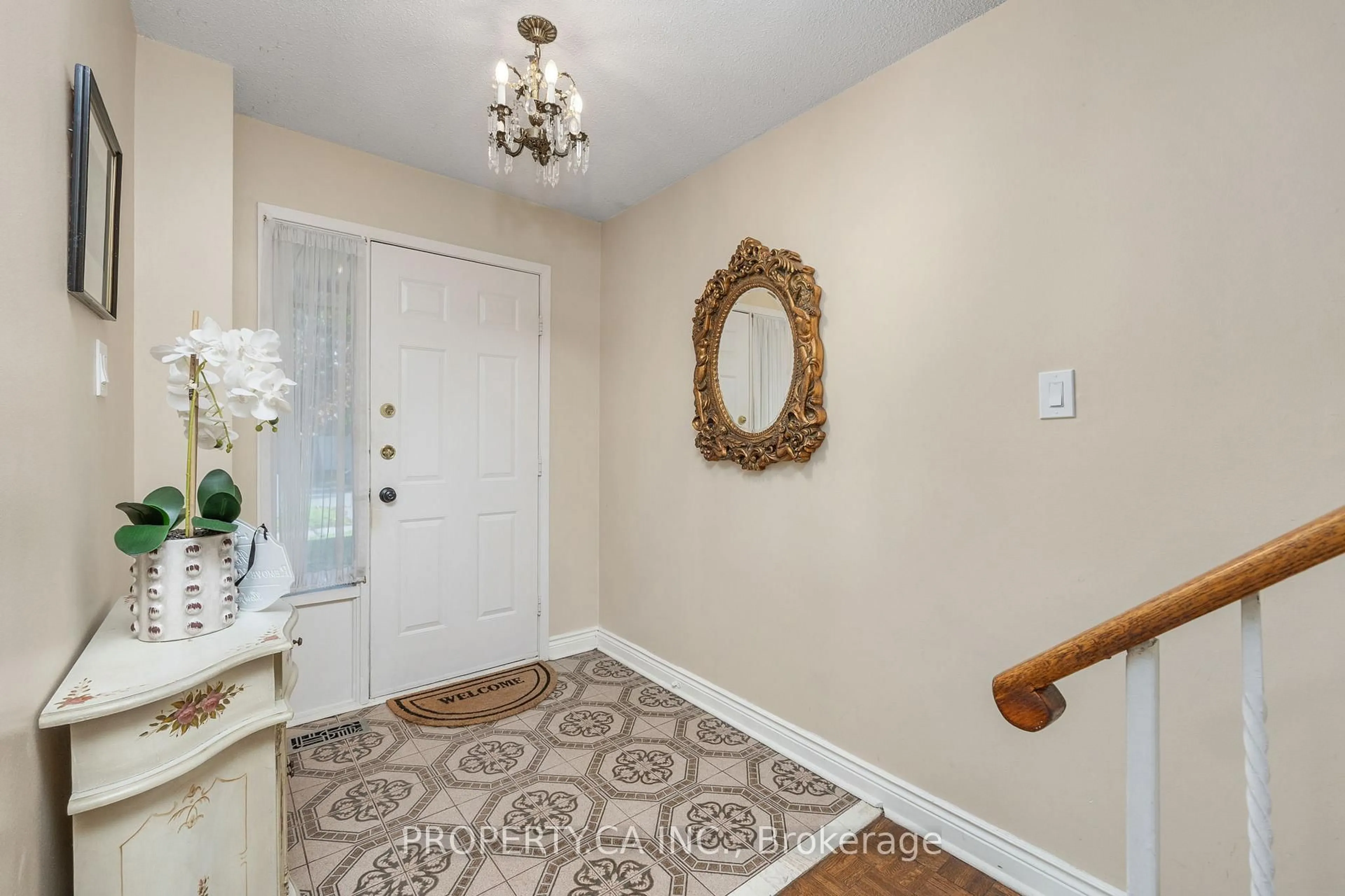 Indoor entryway for 109 Lisa Cres, Vaughan Ontario L4J 2N2