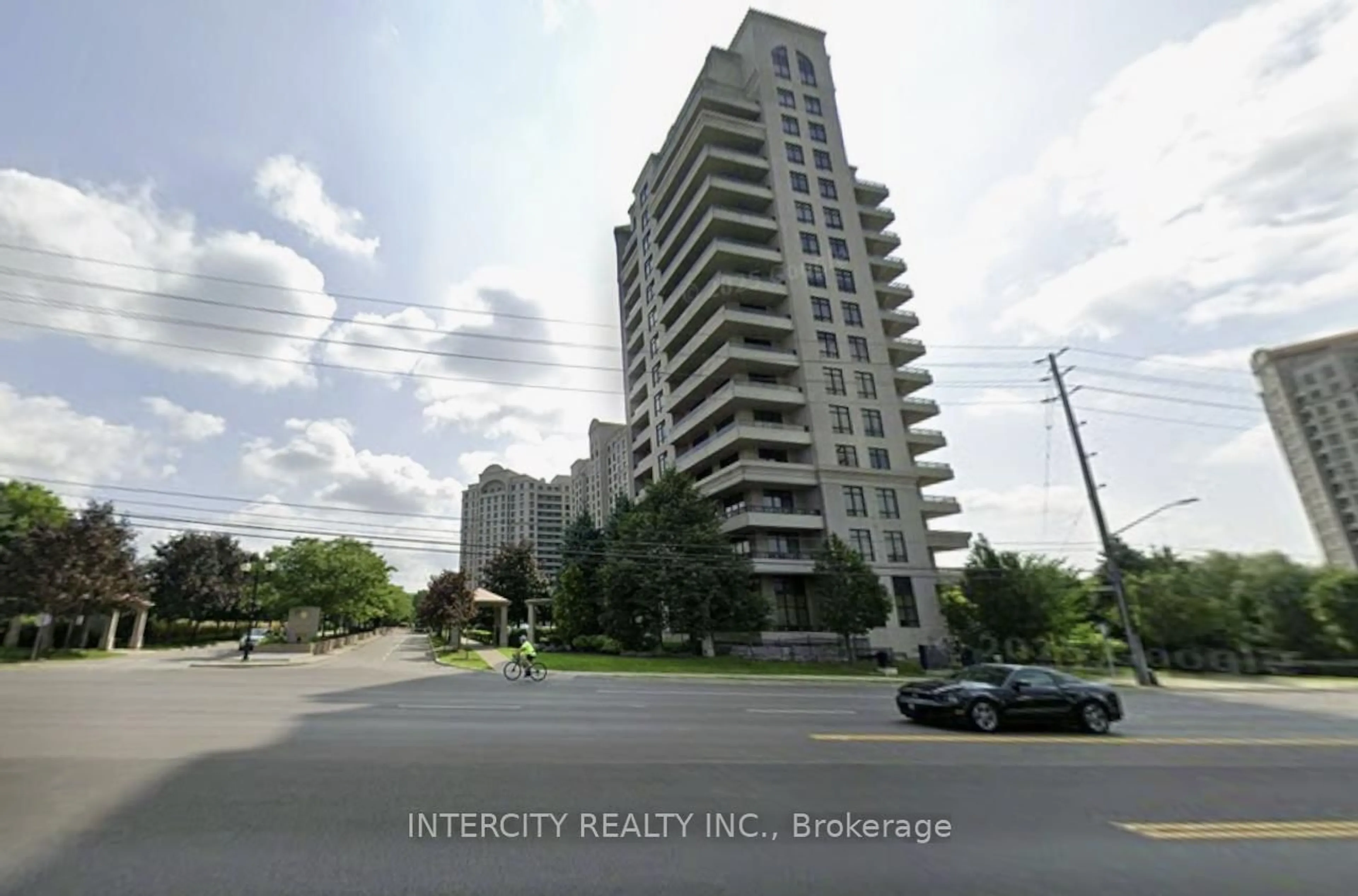 Blurry image for 9225 Jane St #212, Vaughan Ontario L6A 0J7