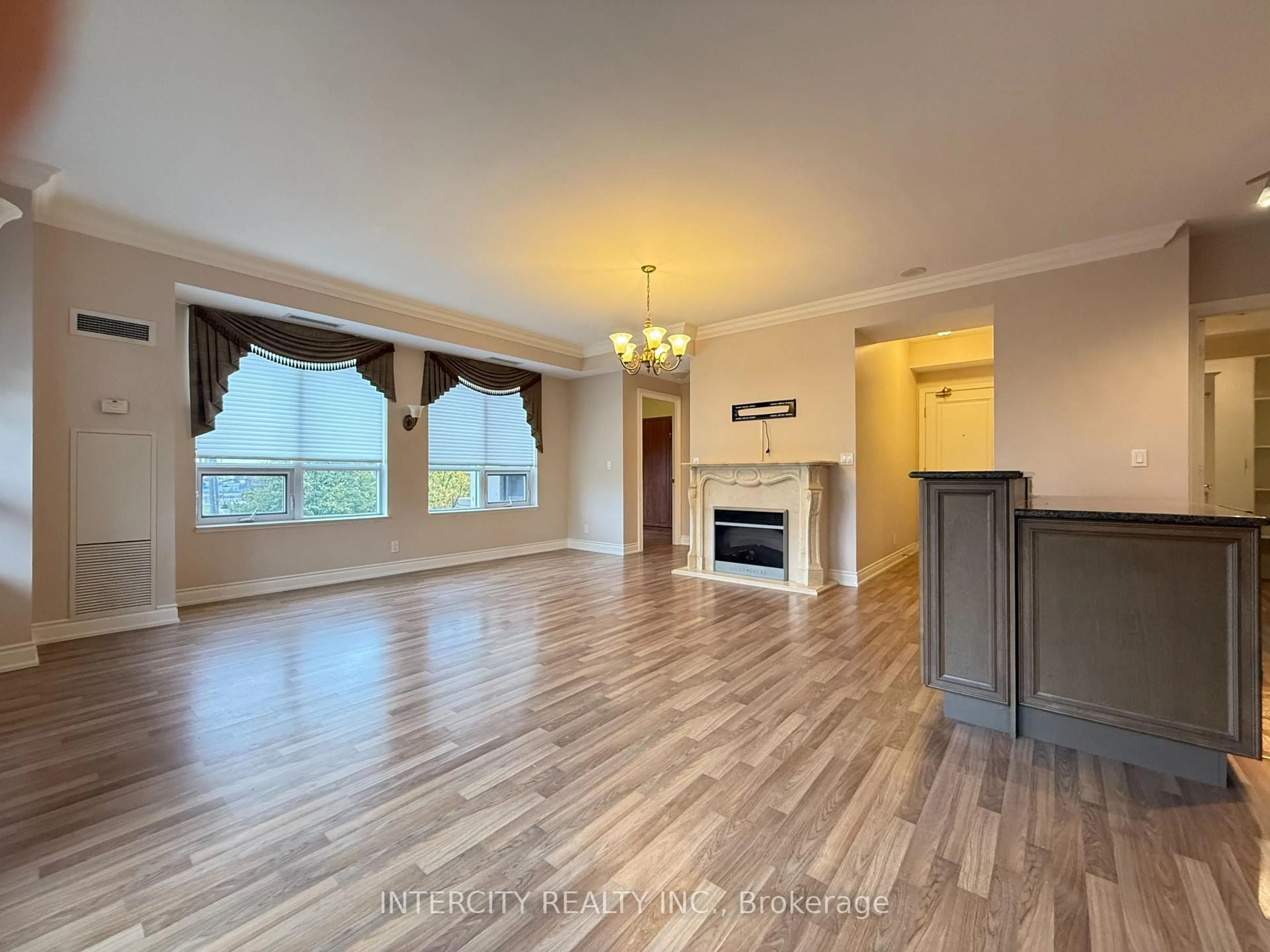 A pic of a room for 9225 Jane St #212, Vaughan Ontario L6A 0J7