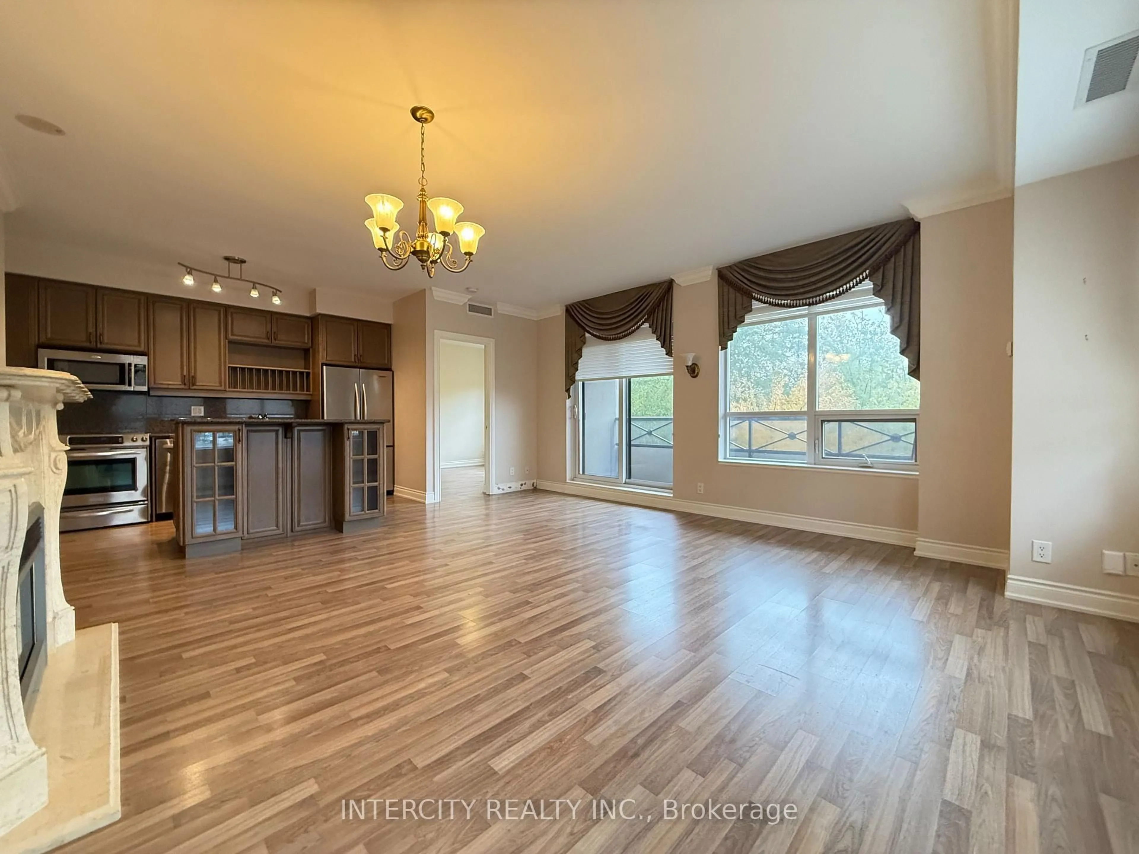 Unknown for 9225 Jane St #212, Vaughan Ontario L6A 0J7