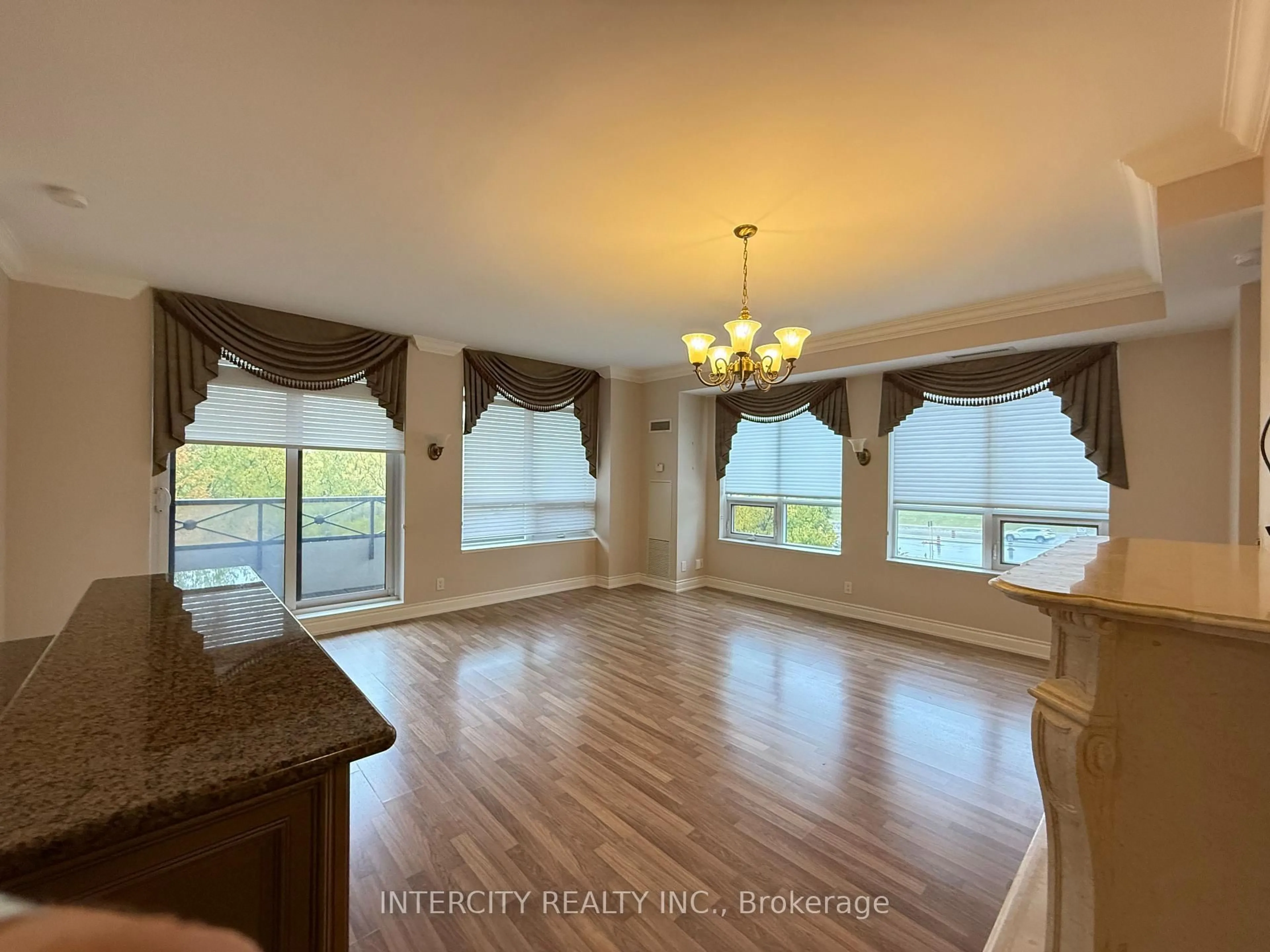 A pic of a room for 9225 Jane St #212, Vaughan Ontario L6A 0J7