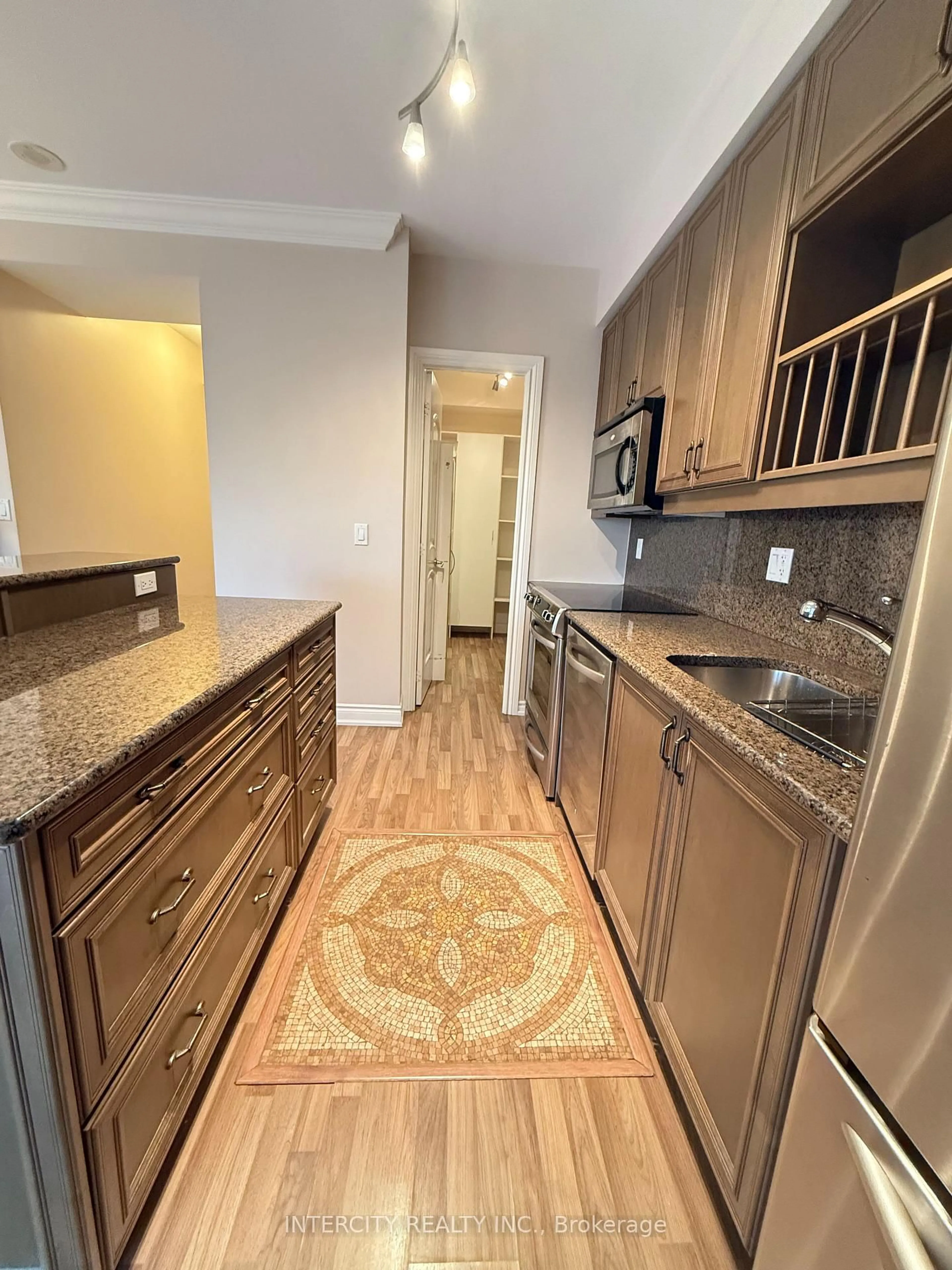 Standard kitchen, unknown for 9225 Jane St #212, Vaughan Ontario L6A 0J7
