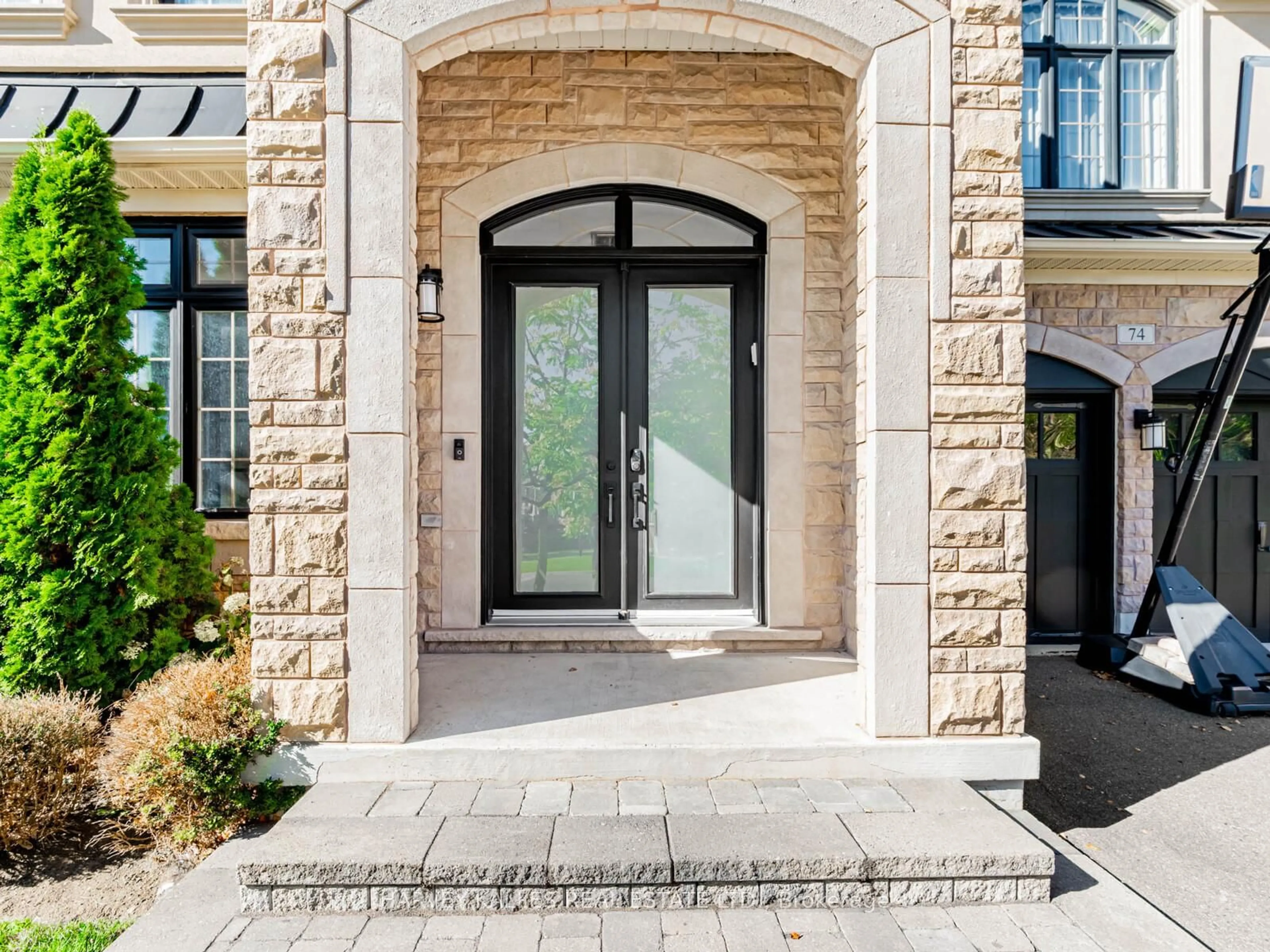 Indoor entryway for 74 Rumsey Rd, Vaughan Ontario L6A 4L8