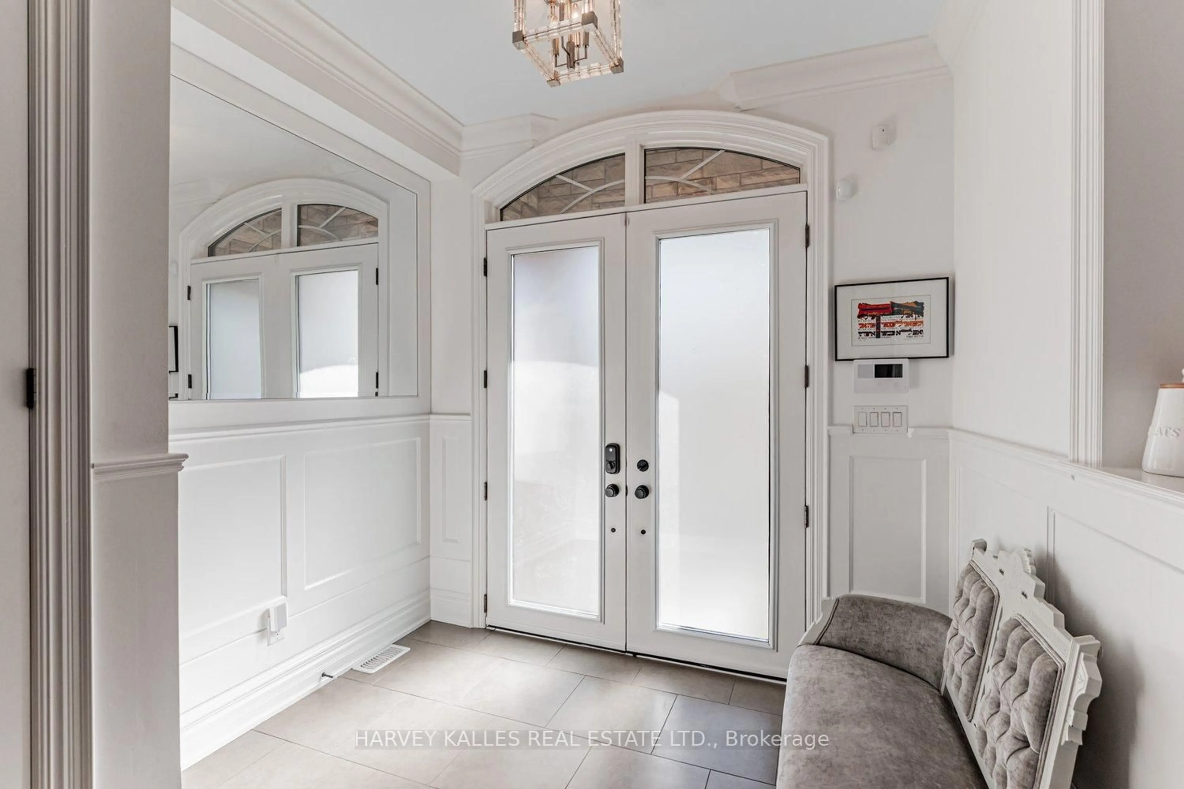 Indoor entryway for 74 Rumsey Rd, Vaughan Ontario L6A 4L8