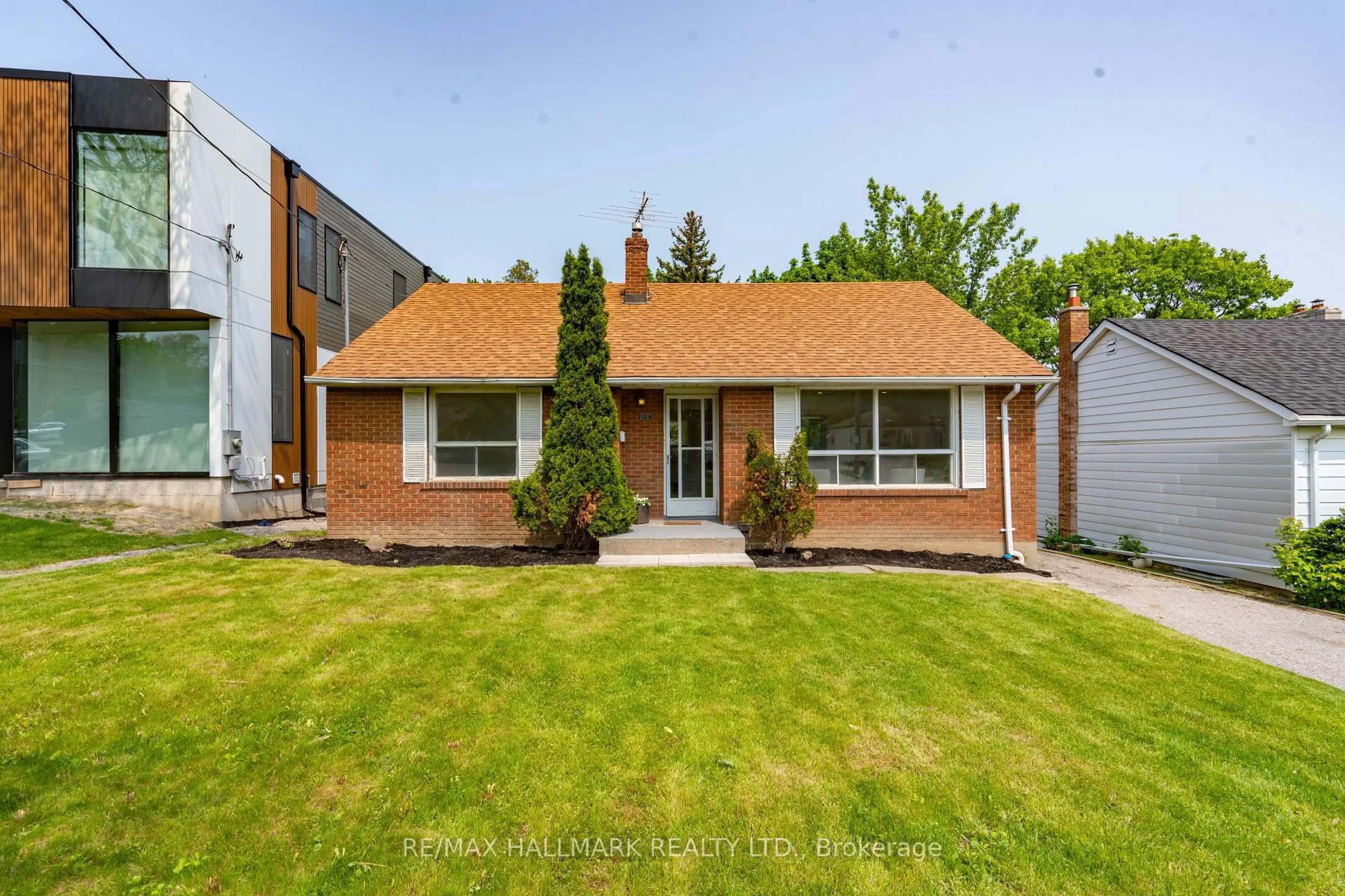 Home with brick exterior material, street for 104 Highland Park Blvd, Markham Ontario L3T 1B7