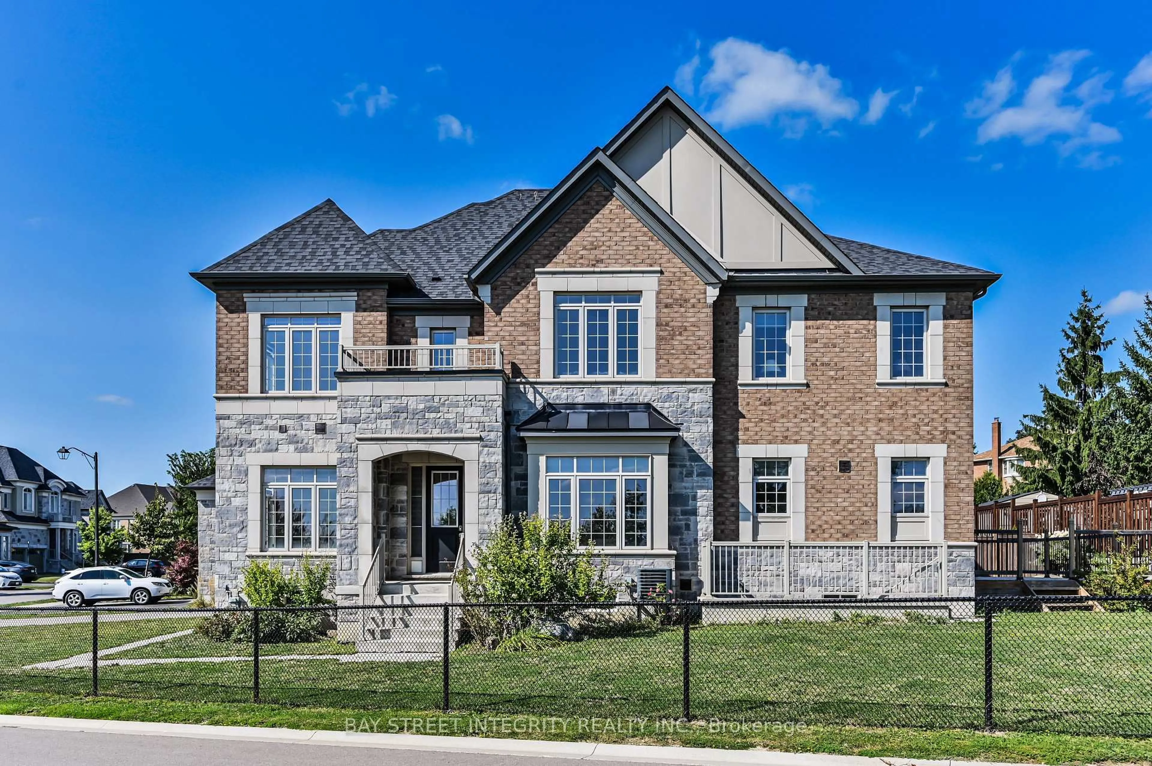 Home with brick exterior material, street for 123 Mitchell Pl, Newmarket Ontario L3Y 0E2