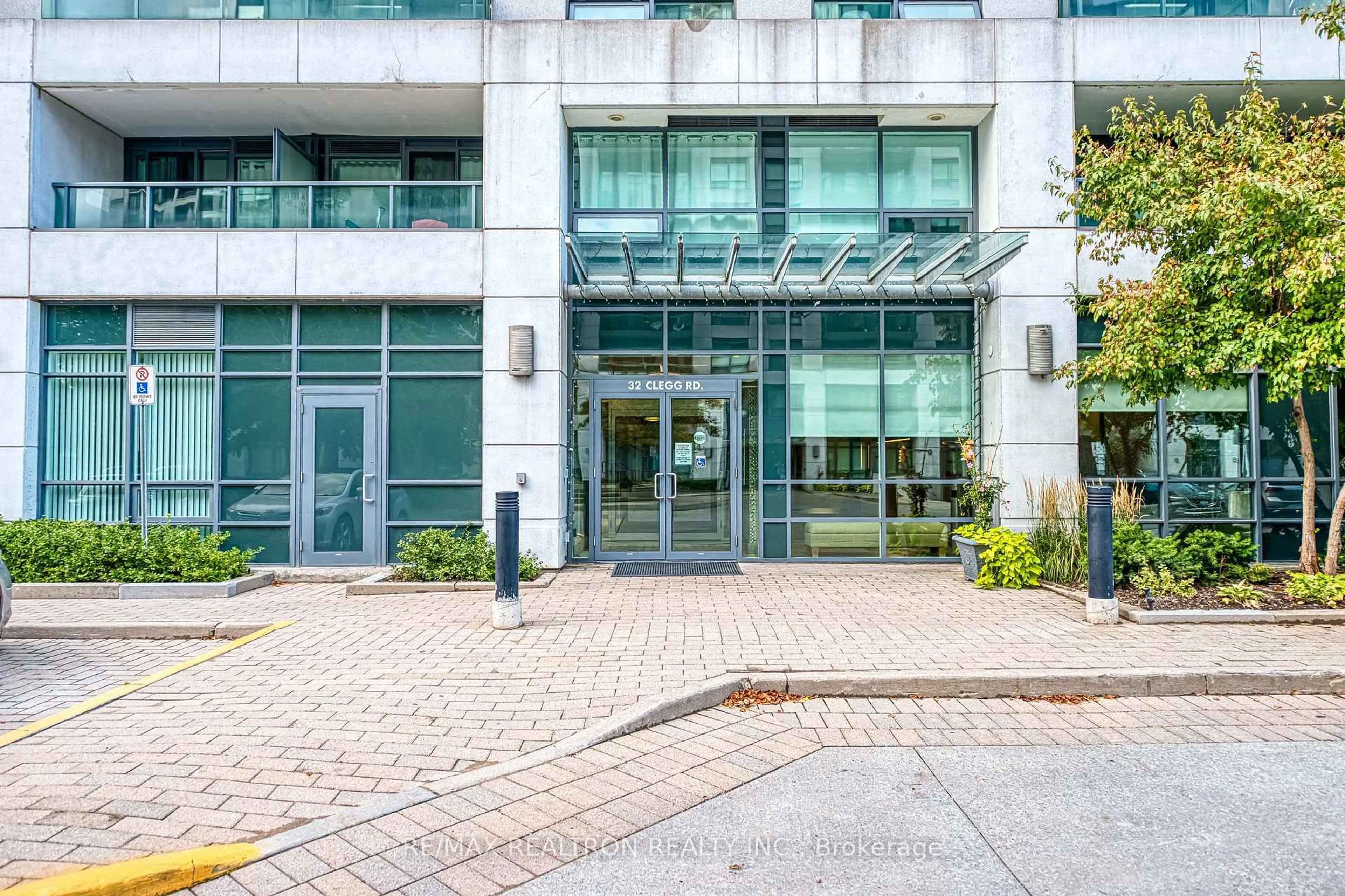 Indoor foyer for 32 Clegg Rd #209, Markham Ontario L6G 0B2