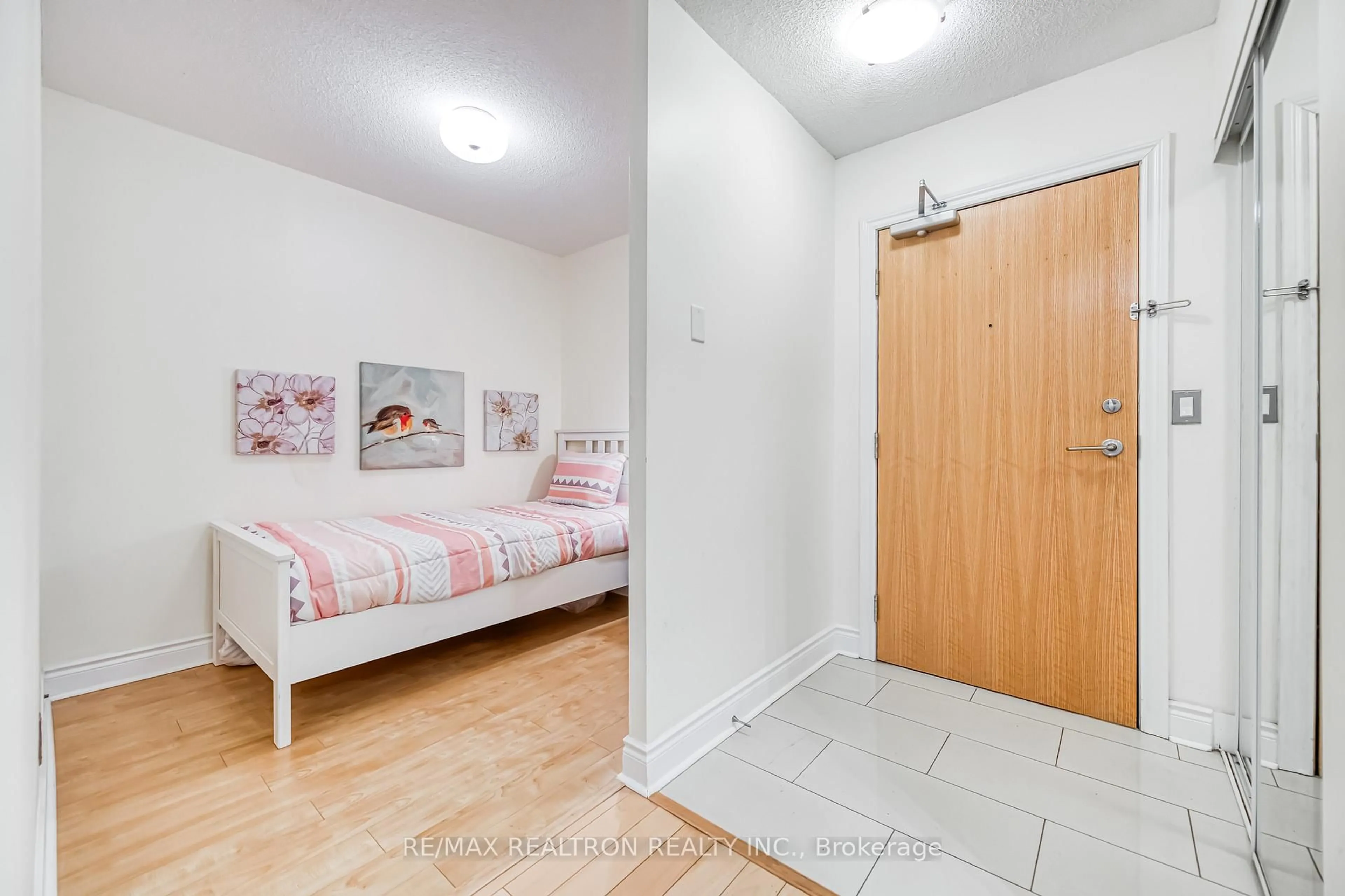 Indoor entryway for 32 Clegg Rd #209, Markham Ontario L6G 0B2