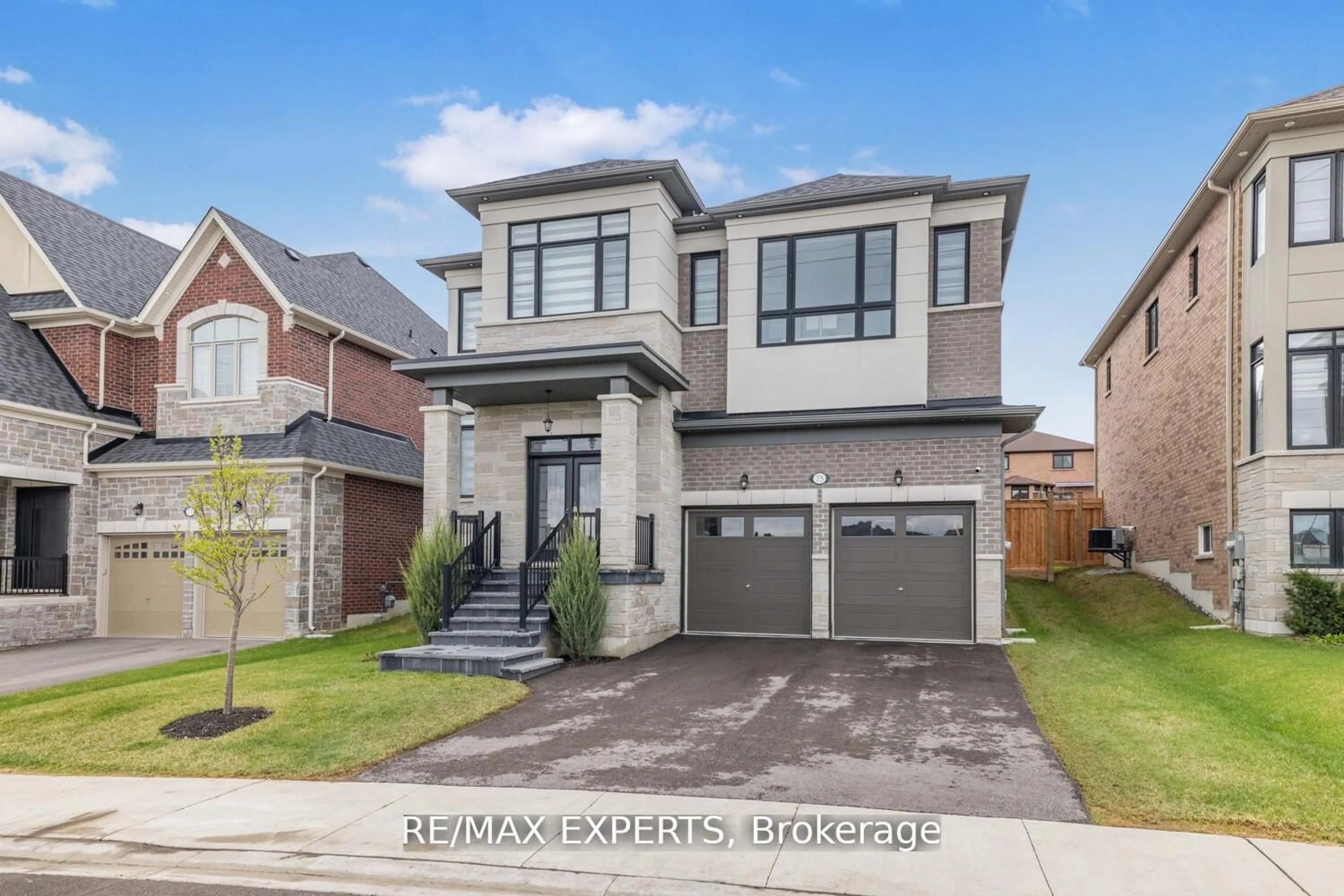 Home with brick exterior material, street for 75 Bethpage Cres, Newmarket Ontario L3X 1B8