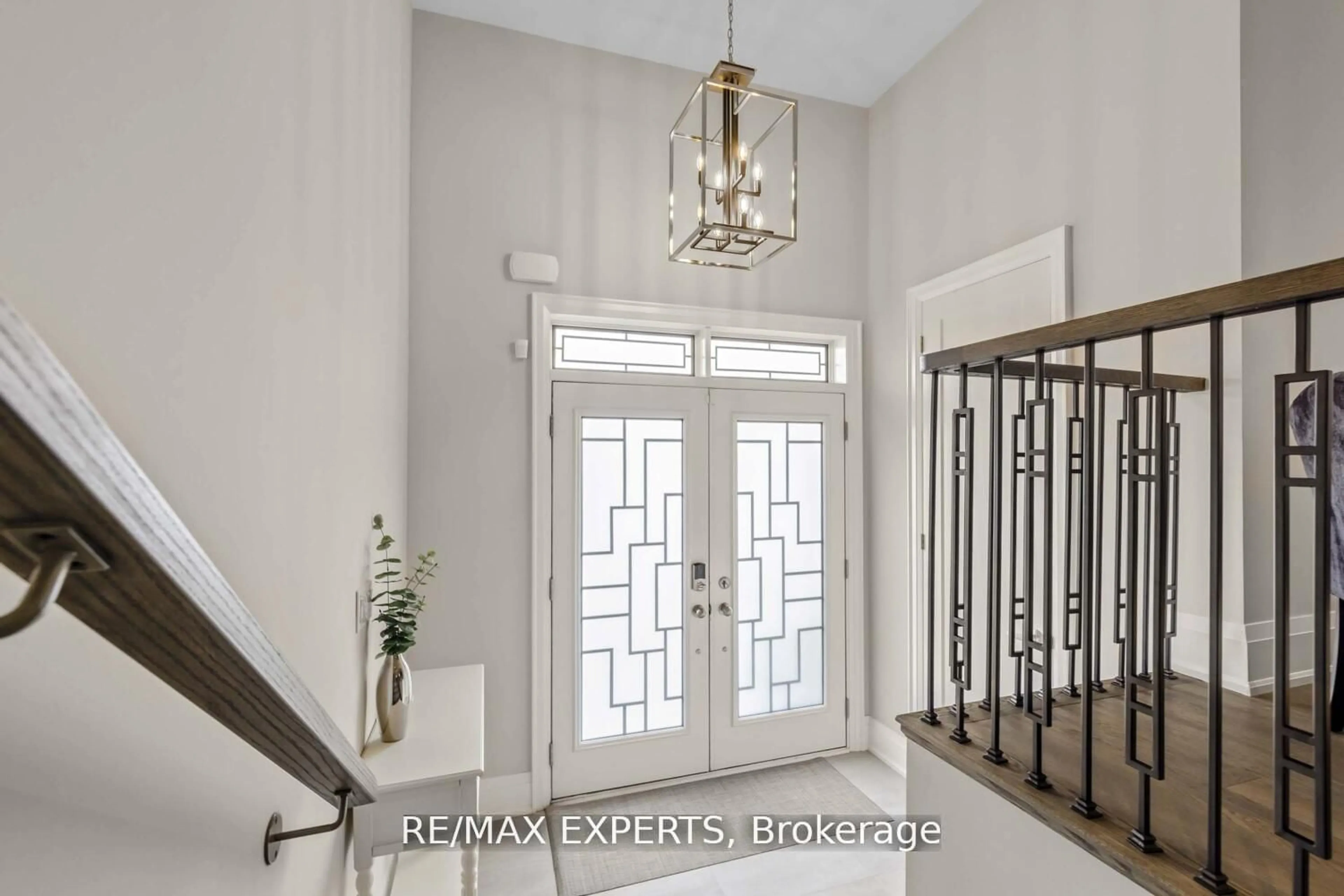 Indoor entryway for 75 Bethpage Cres, Newmarket Ontario L3X 1B8