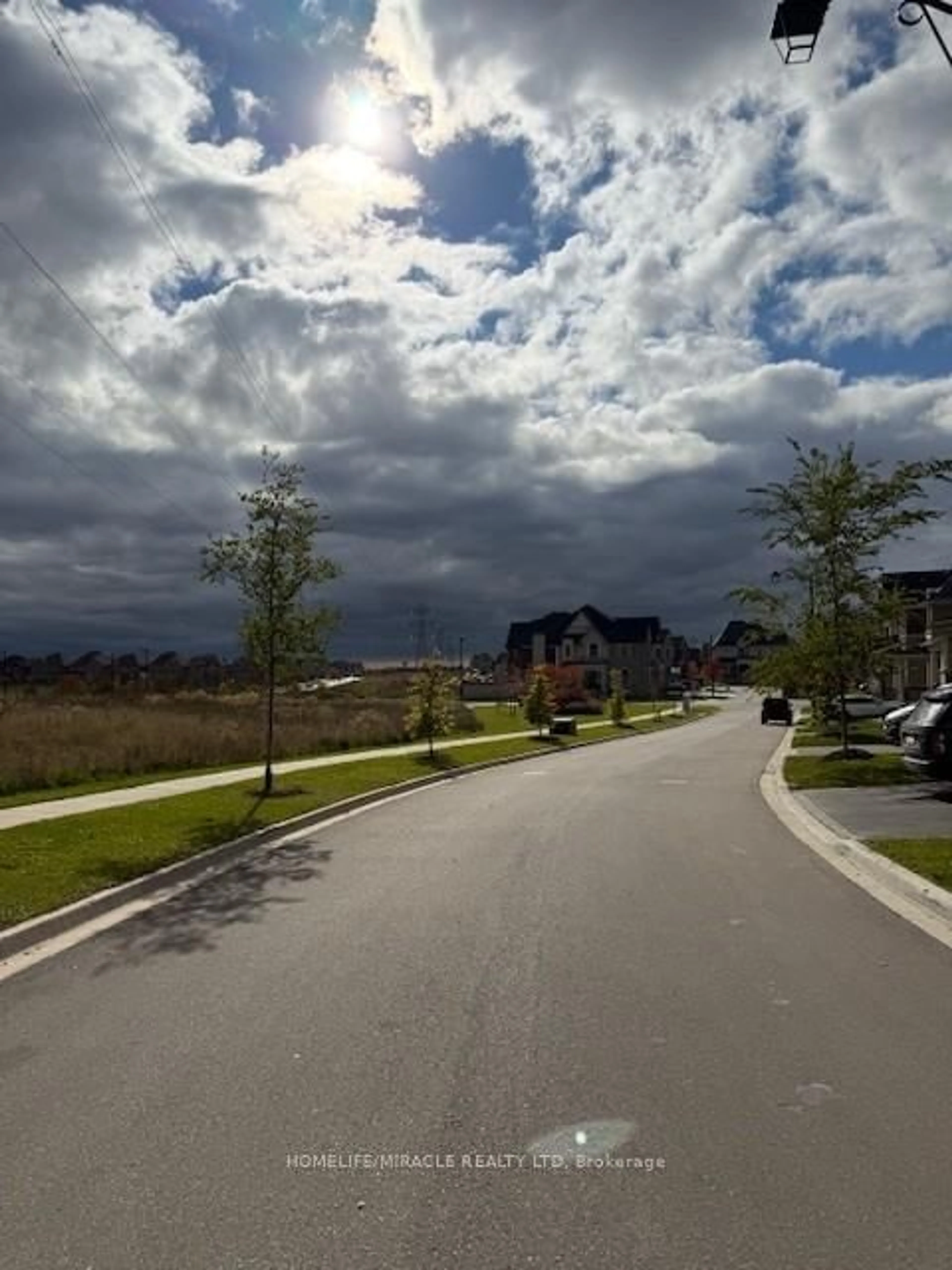 Blurry image for 81 Morning Sparrow Dr, Vaughan Ontario L4L 3N5