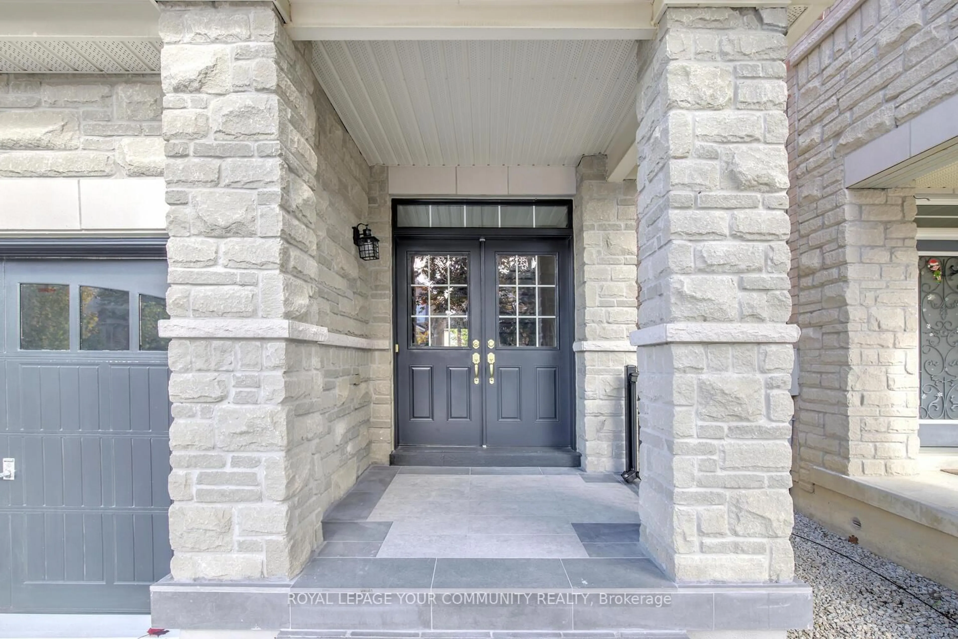 Indoor entryway for 167 SIR SANFORD FLEMING Way, Vaughan Ontario L6A 0V4