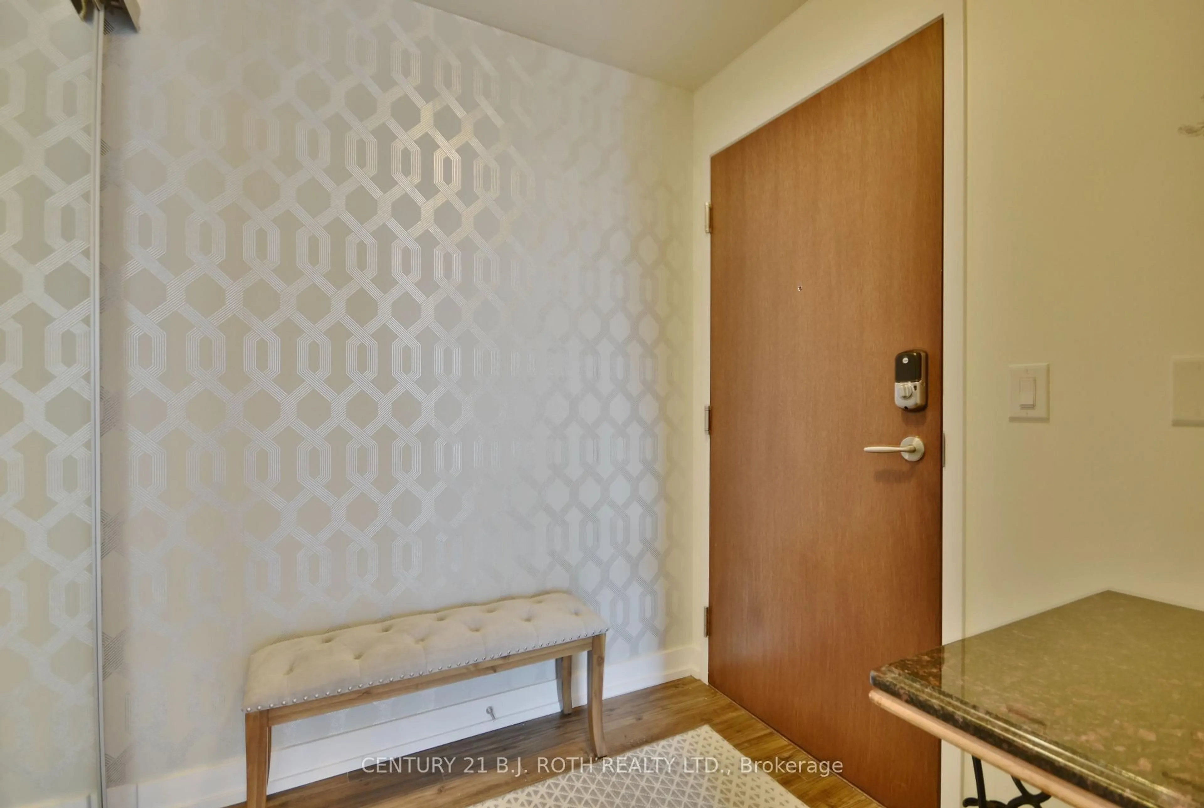 Indoor entryway for 271 Sea Ray Ave #B317, Innisfil Ontario L9S 0J8