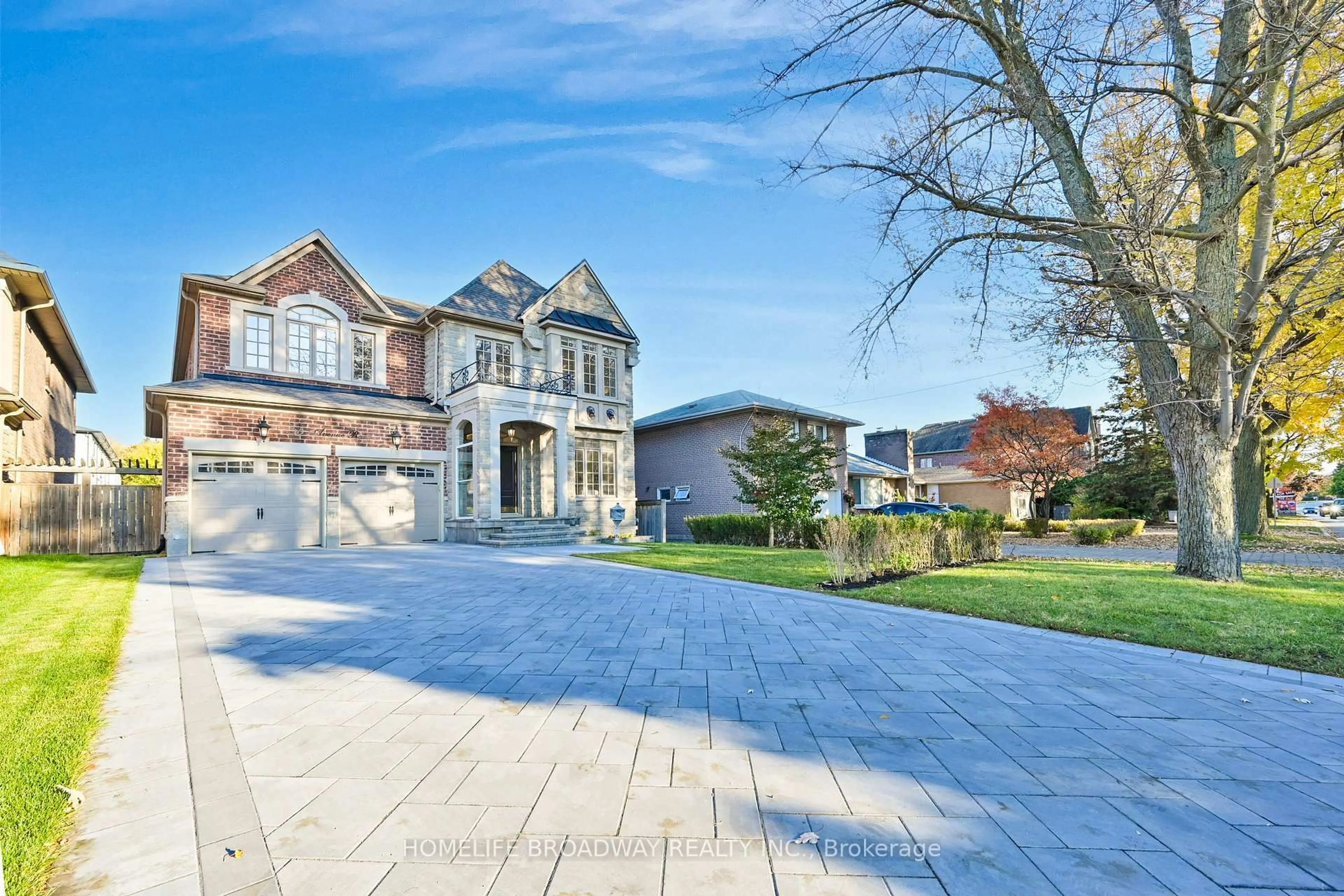 Home with brick exterior material, street for 55 Avenue Rd, Richmond Hill Ontario L4C 6B7