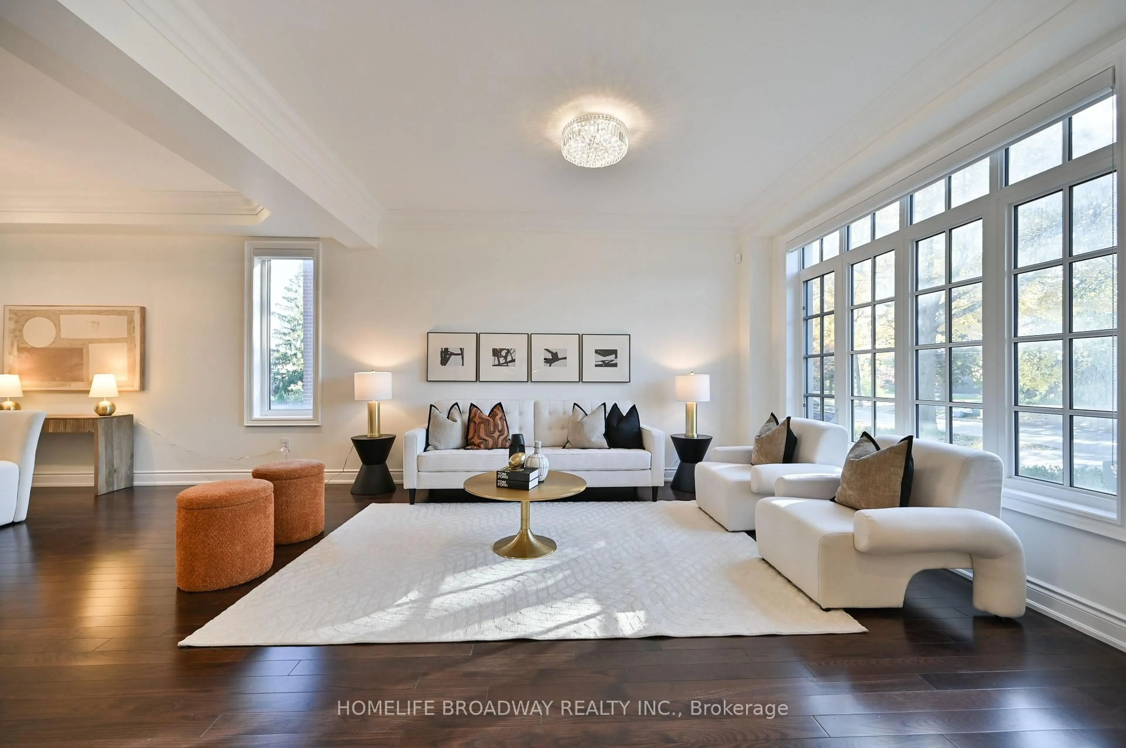 Living room with furniture, unknown for 55 Avenue Rd, Richmond Hill Ontario L4C 6B7