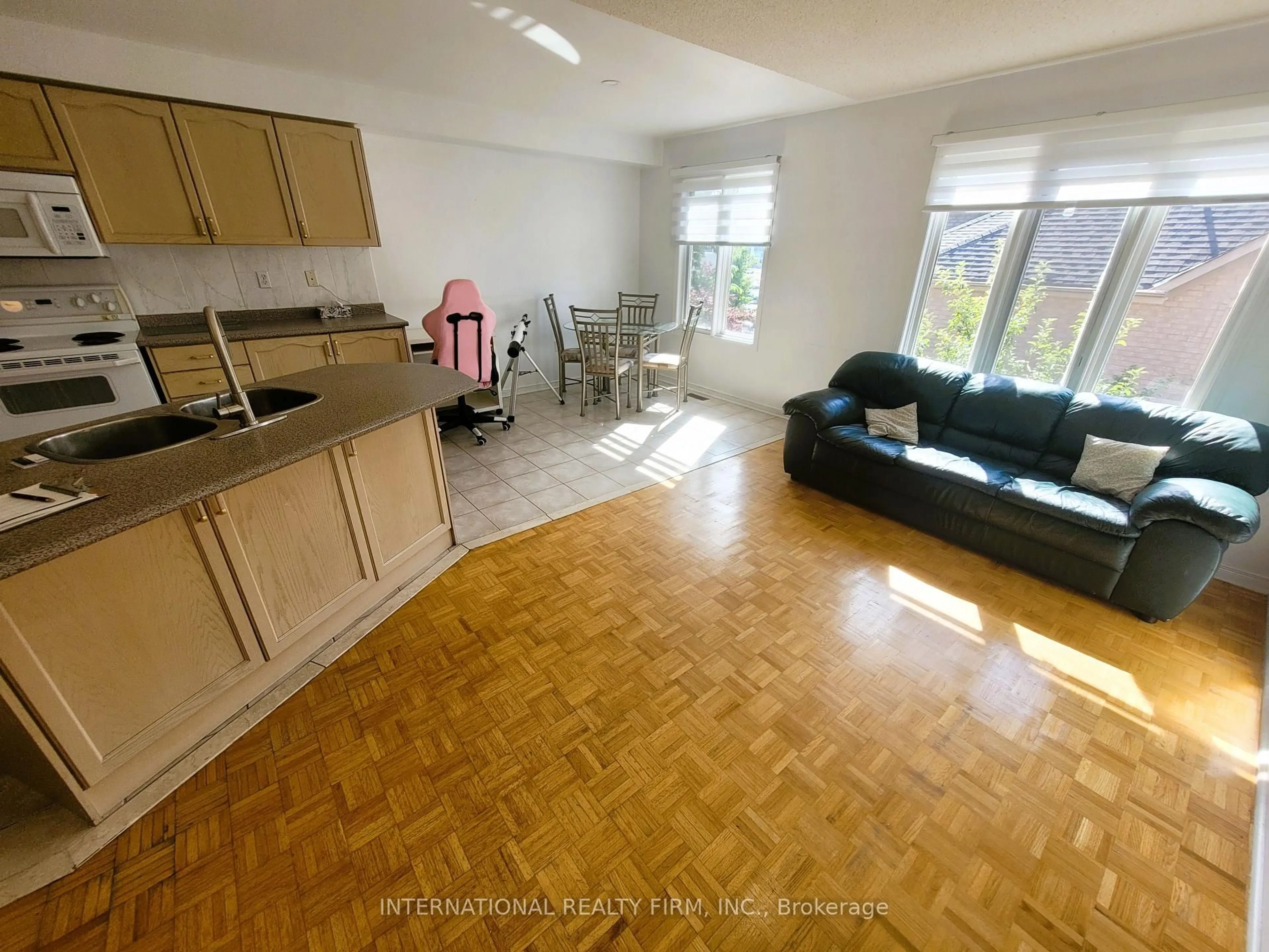 A pic of a room for 50 Beresford Dr, Richmond Hill Ontario L4B 4J6