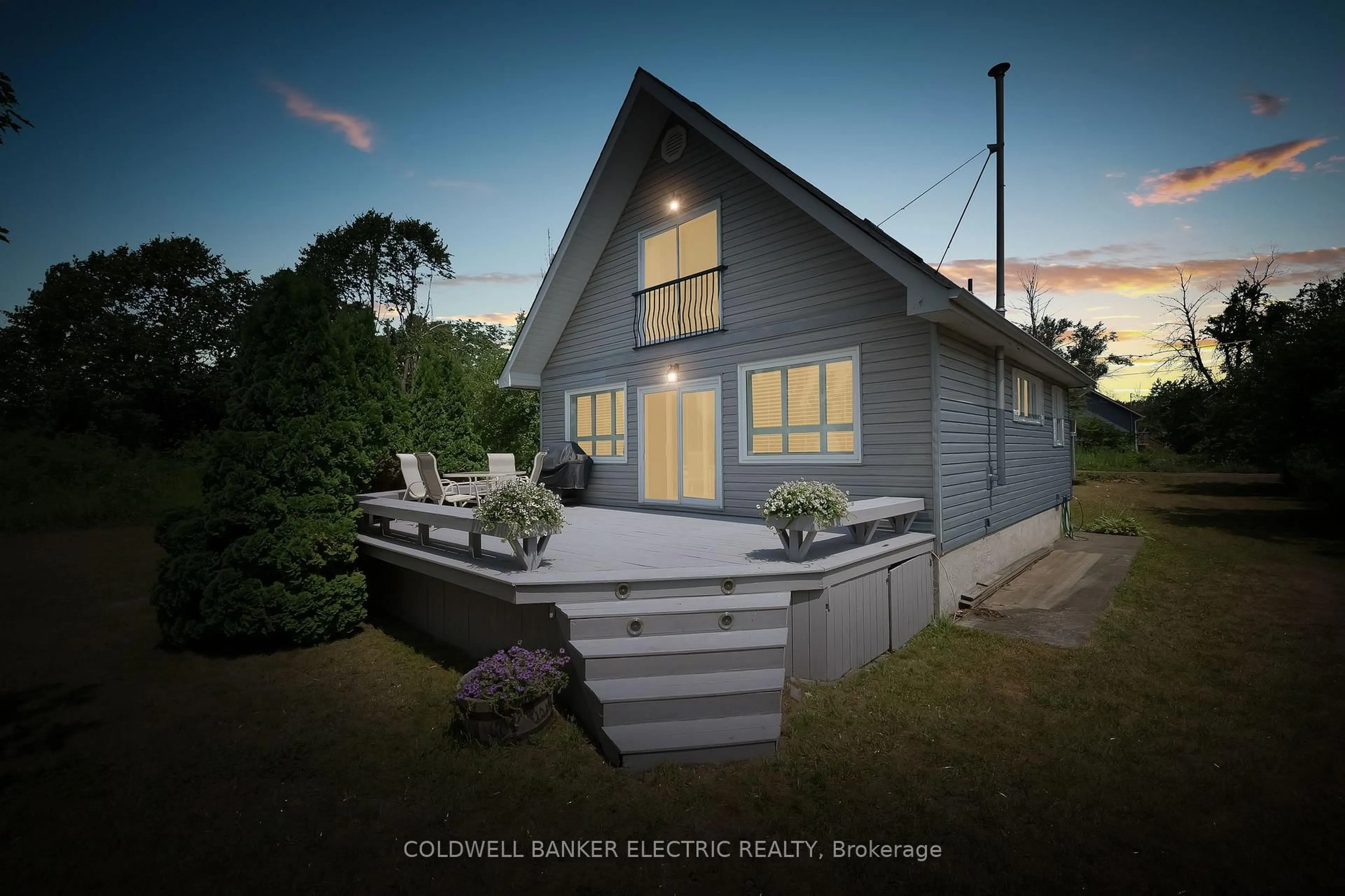 Home with vinyl exterior material, building for 1481 Beaver Rd, Georgina Islands Ontario L0E 1R0