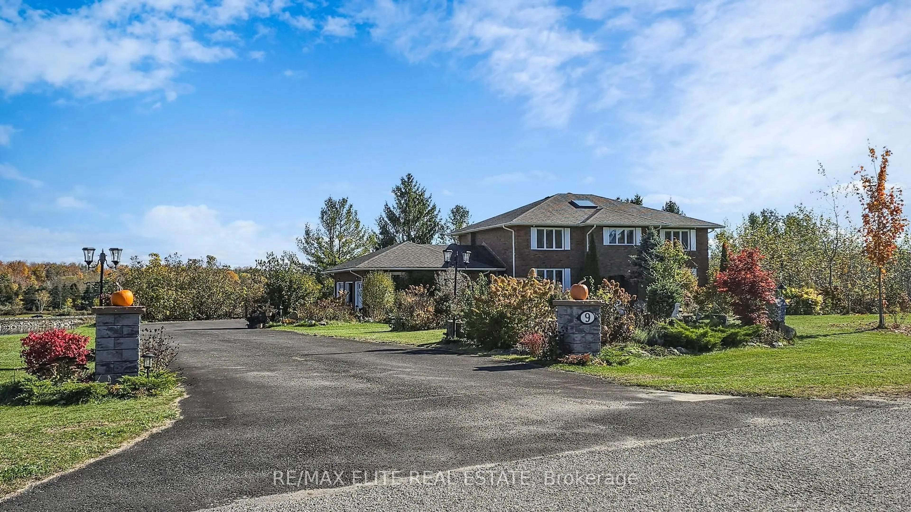 A pic from outside/outdoor area/front of a property/back of a property/a pic from drone, unknown for 9 Island Lake Dr, Whitchurch-Stouffville Ontario L4A 3G7