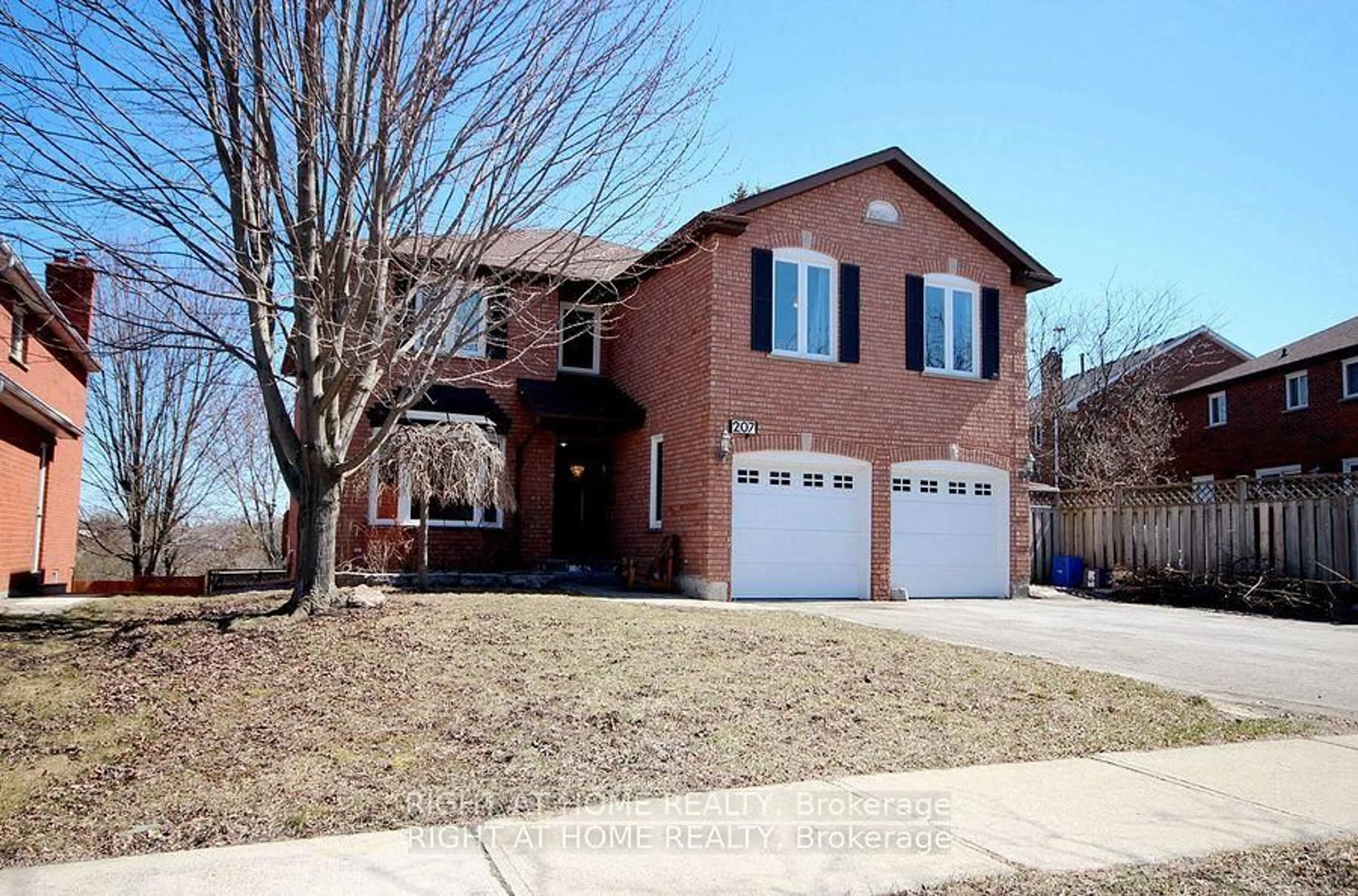 Home with brick exterior material, street for 207 Kensit Ave, Newmarket Ontario L3X 1S6