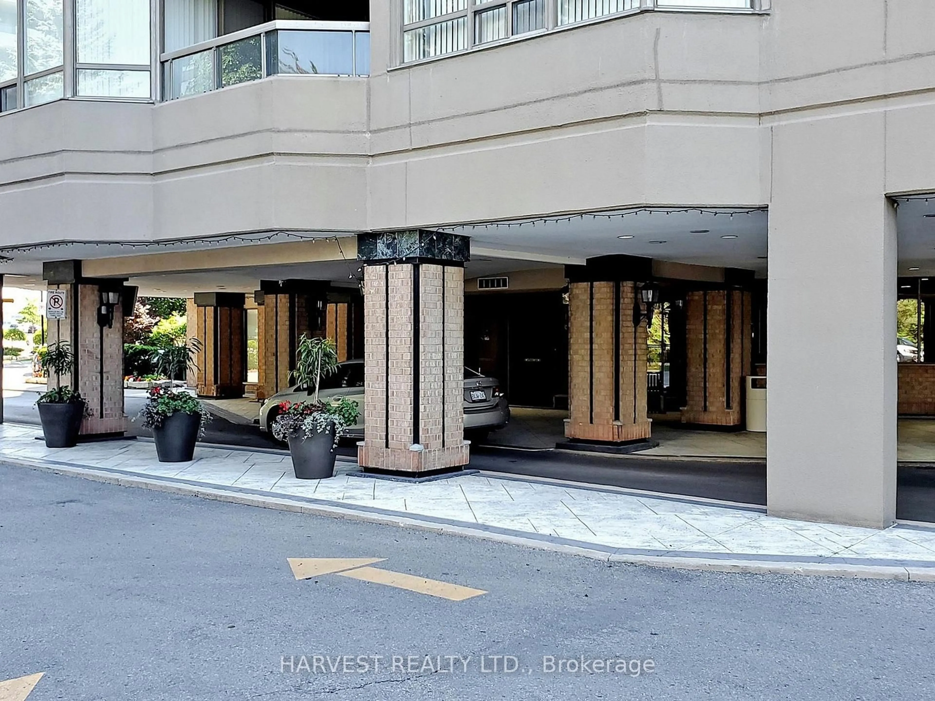 Indoor foyer for 610 Bullock Dr #1417, Markham Ontario L3R 0G1