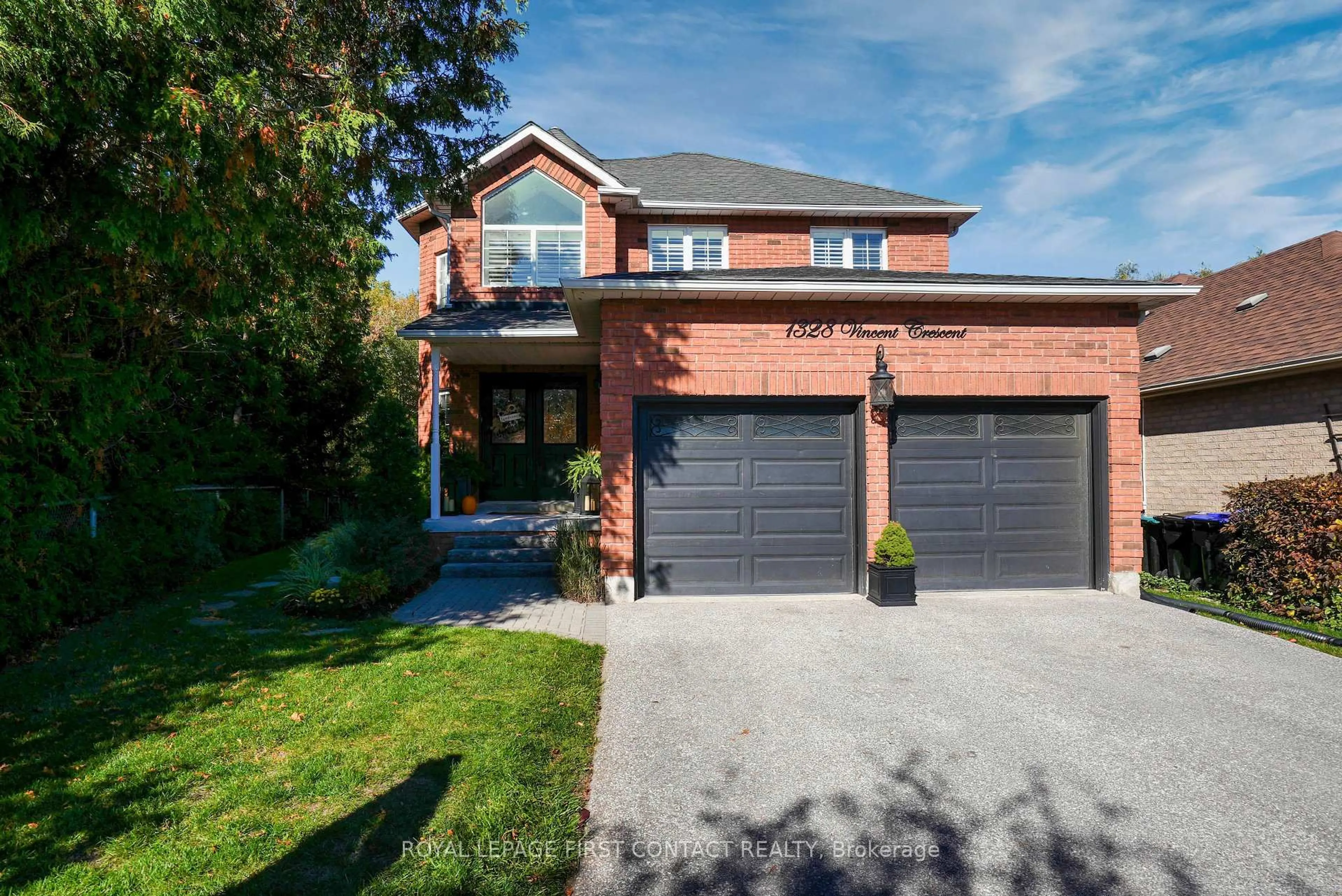 Home with brick exterior material, street for 1328 Vincent Cres, Innisfil Ontario L9S 1Z8