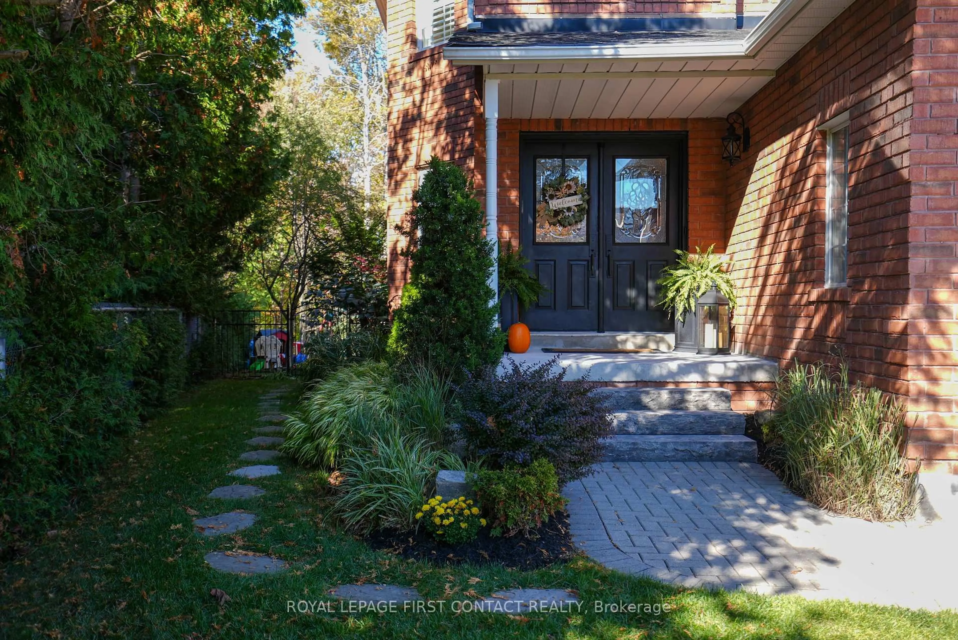 Home with brick exterior material, street for 1328 Vincent Cres, Innisfil Ontario L9S 1Z8