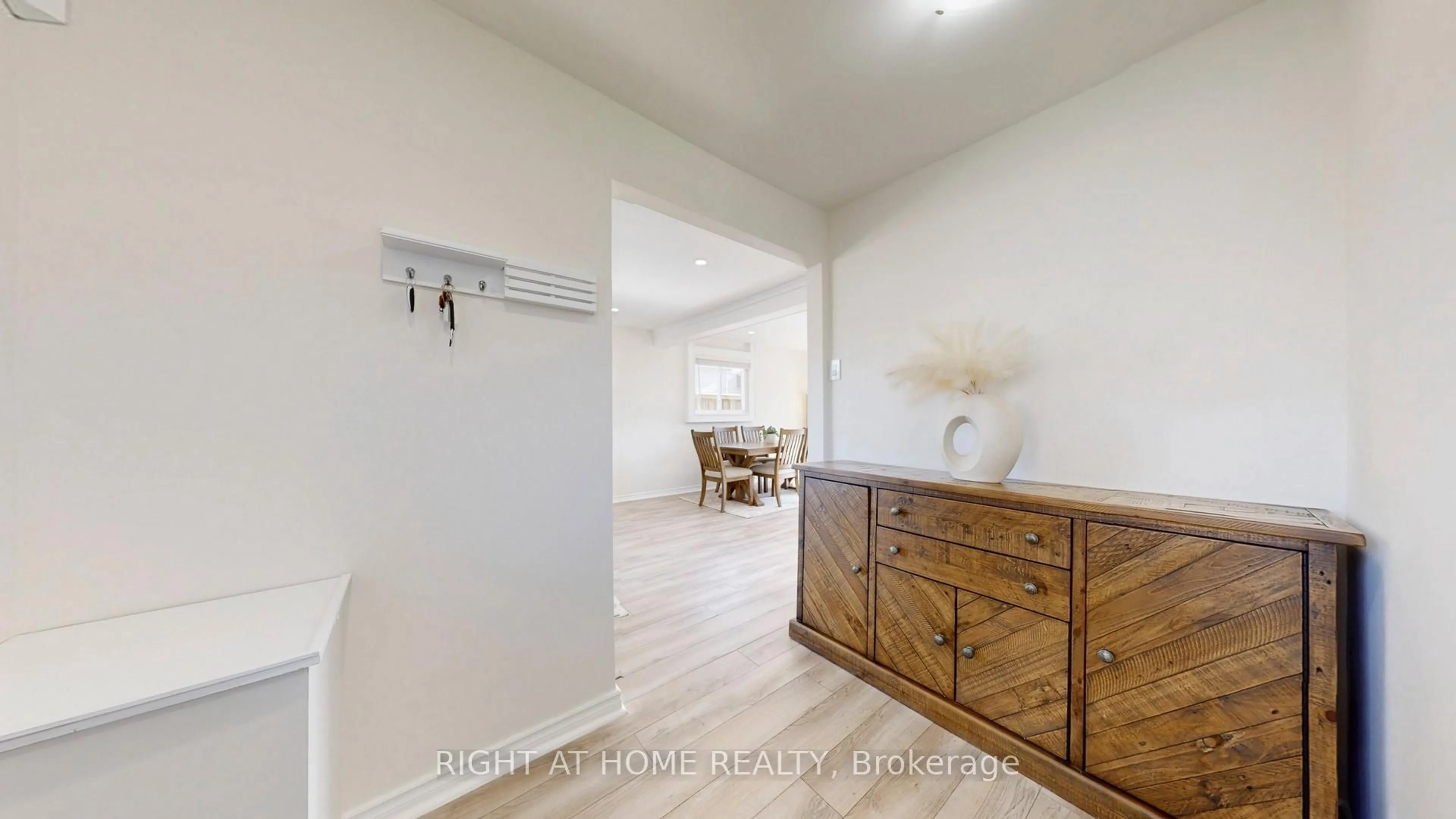 A pic of a room for 293 Cedarholme Ave, Georgina Ontario L4P 2W5