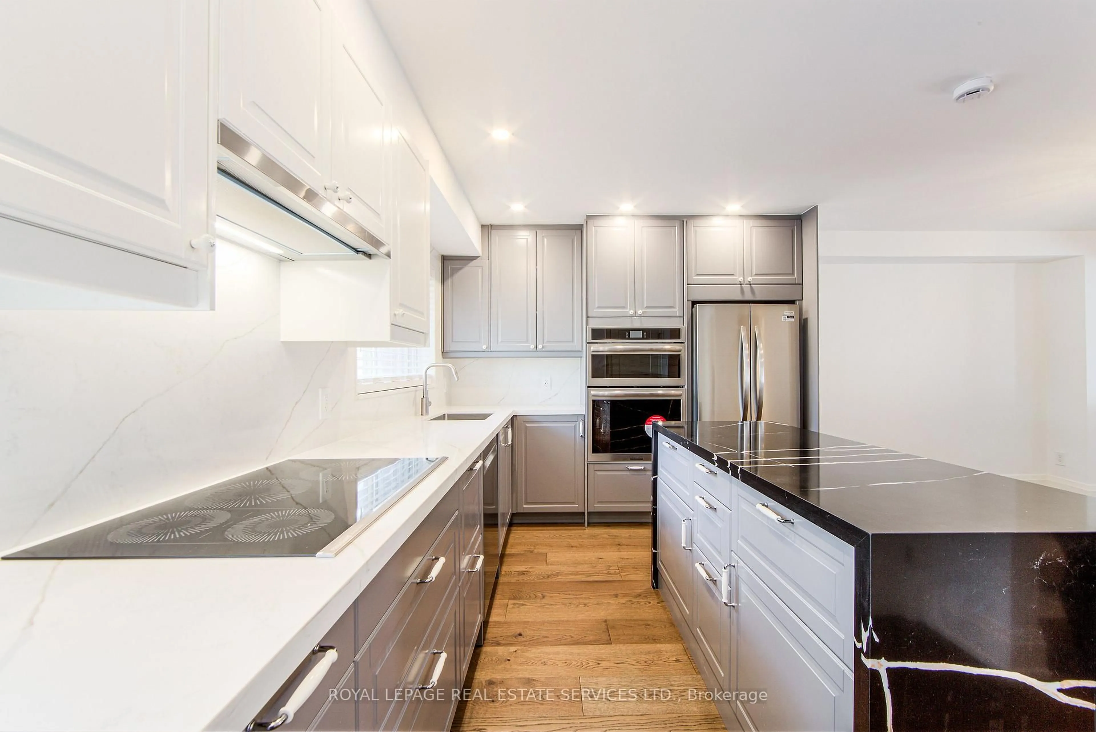 Contemporary kitchen, unknown for 27 Poplar Cres, Aurora Ontario L4G 3M4