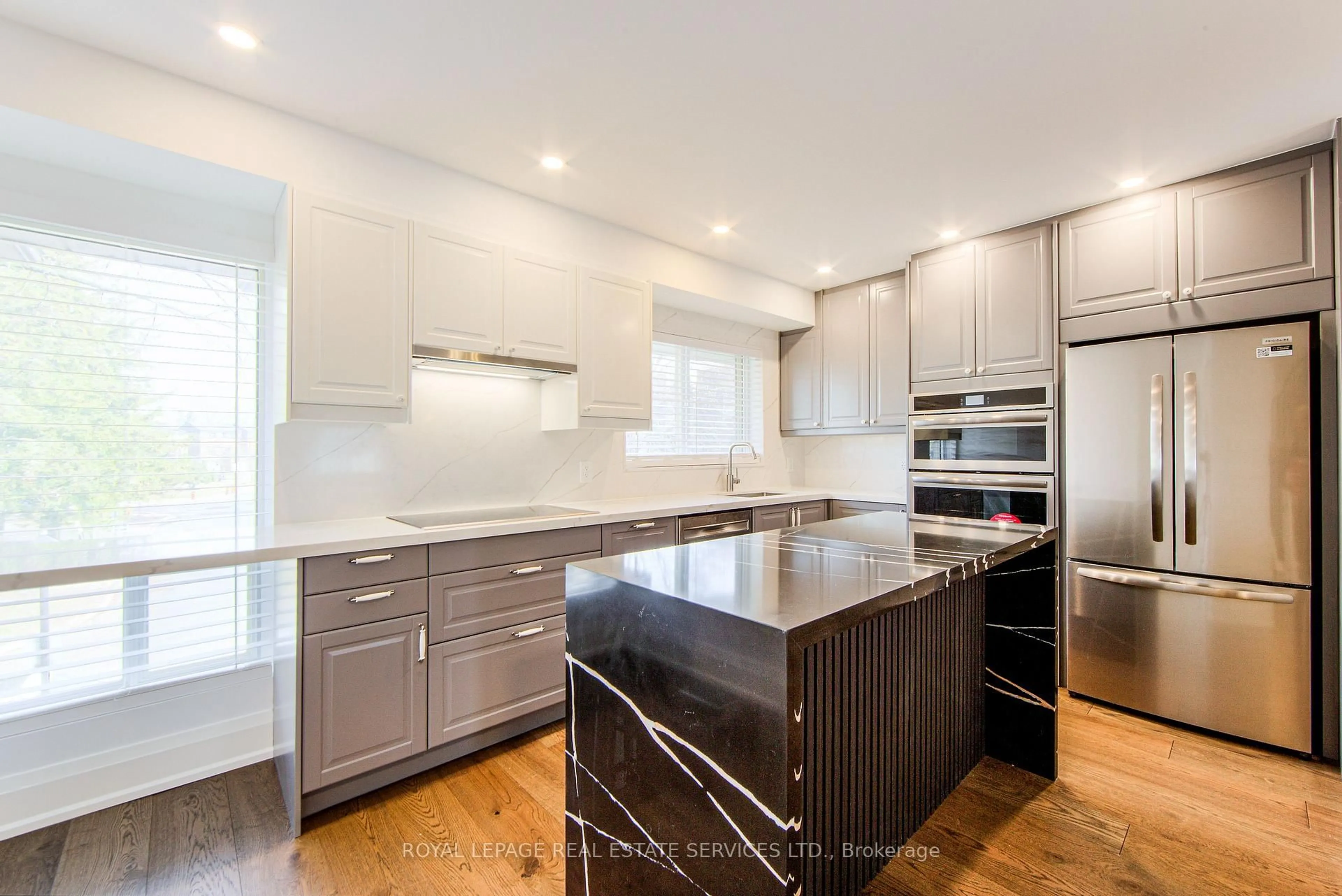 Open concept kitchen, unknown for 27 Poplar Cres, Aurora Ontario L4G 3M4