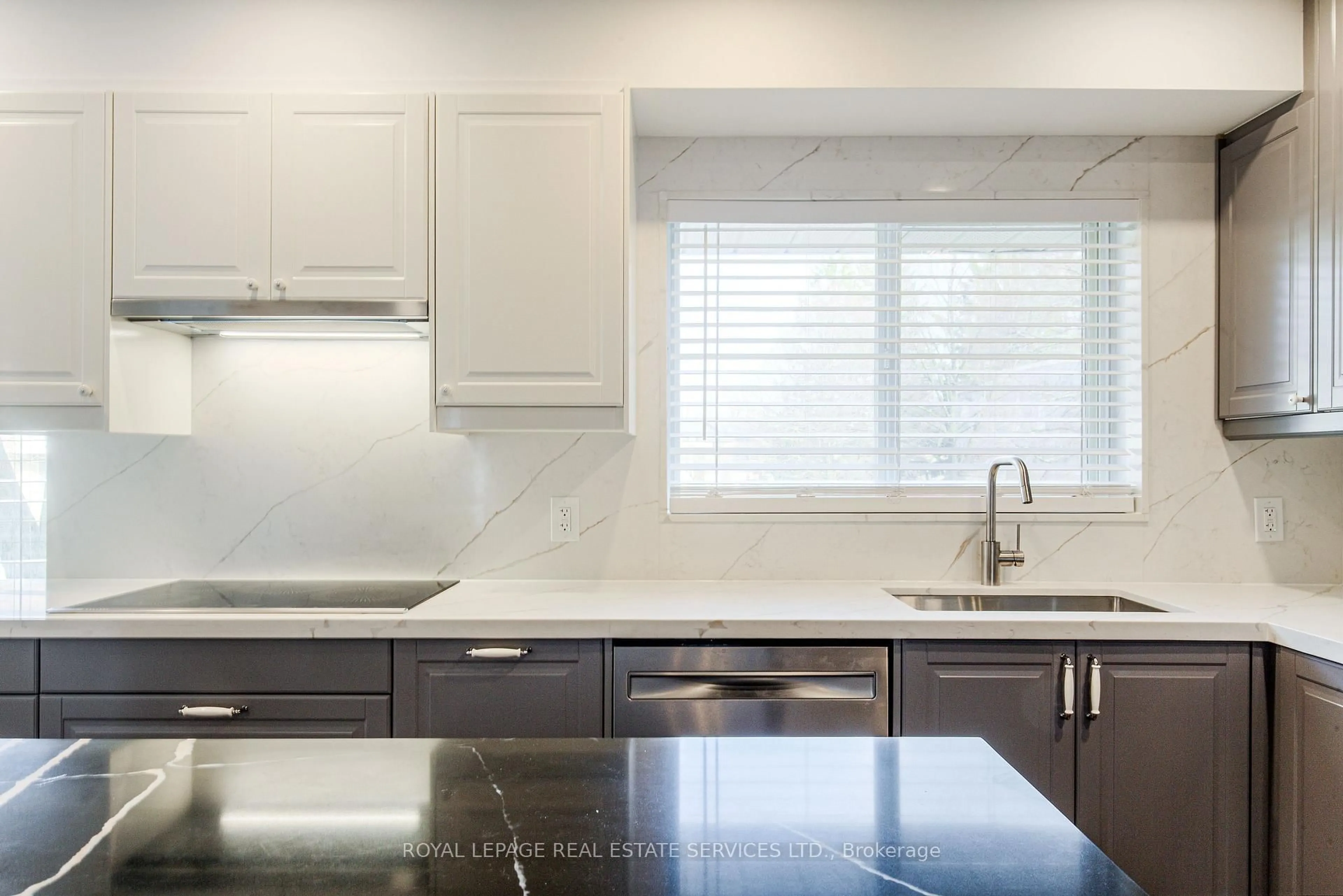 Contemporary kitchen, ceramic/tile floor for 27 Poplar Cres, Aurora Ontario L4G 3M4