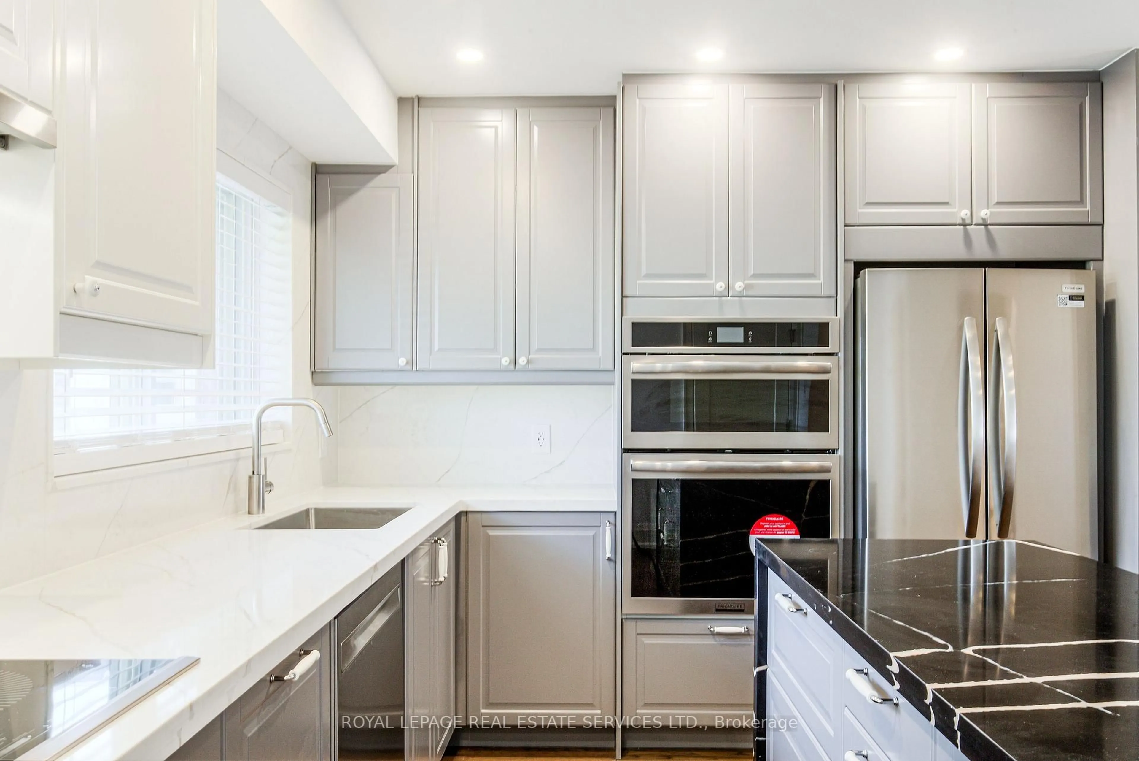 Unknown for 27 Poplar Cres, Aurora Ontario L4G 3M4