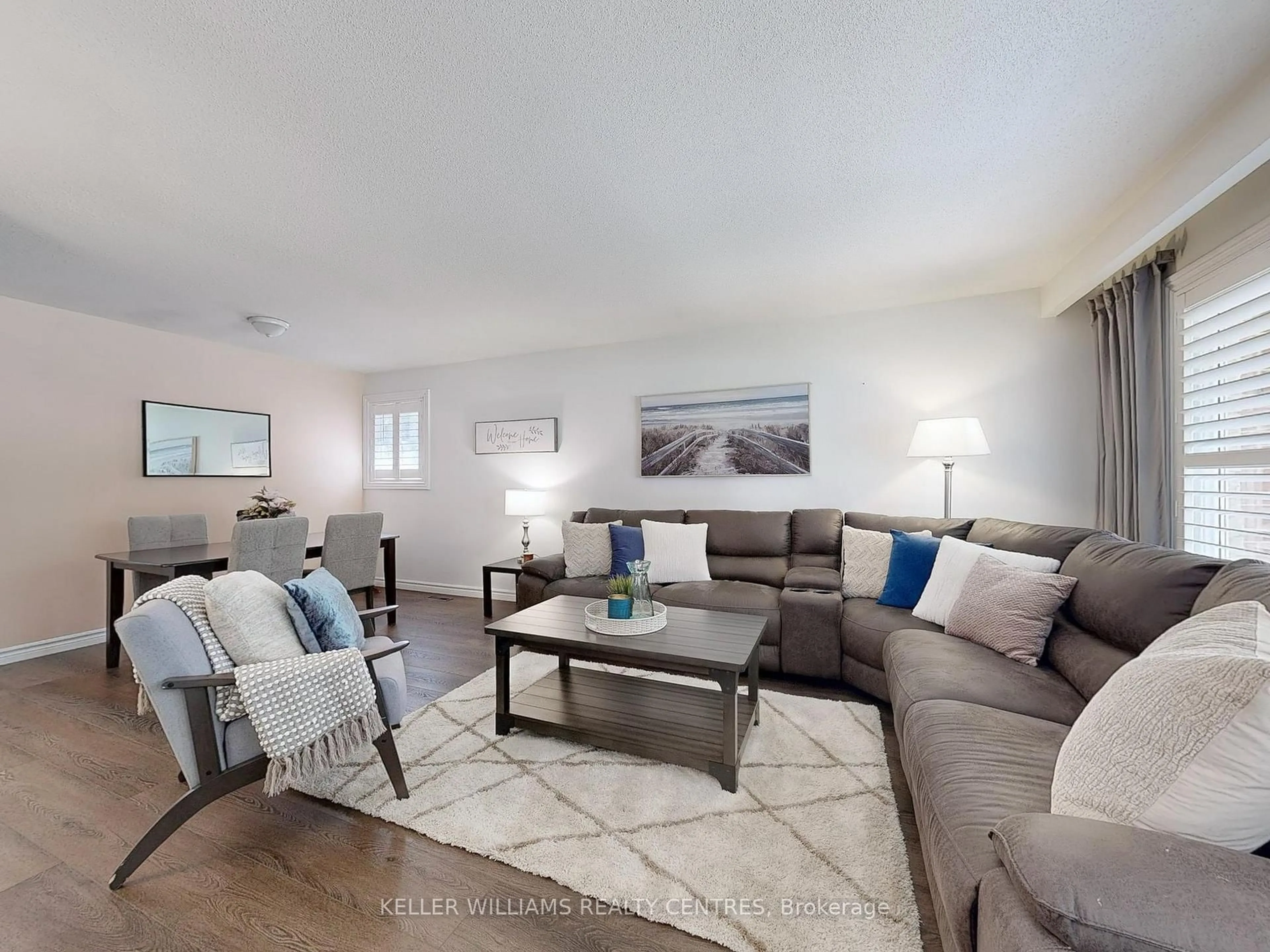 Living room with furniture, unknown for 814 Arnold Cres, Newmarket Ontario L3Y 2E2