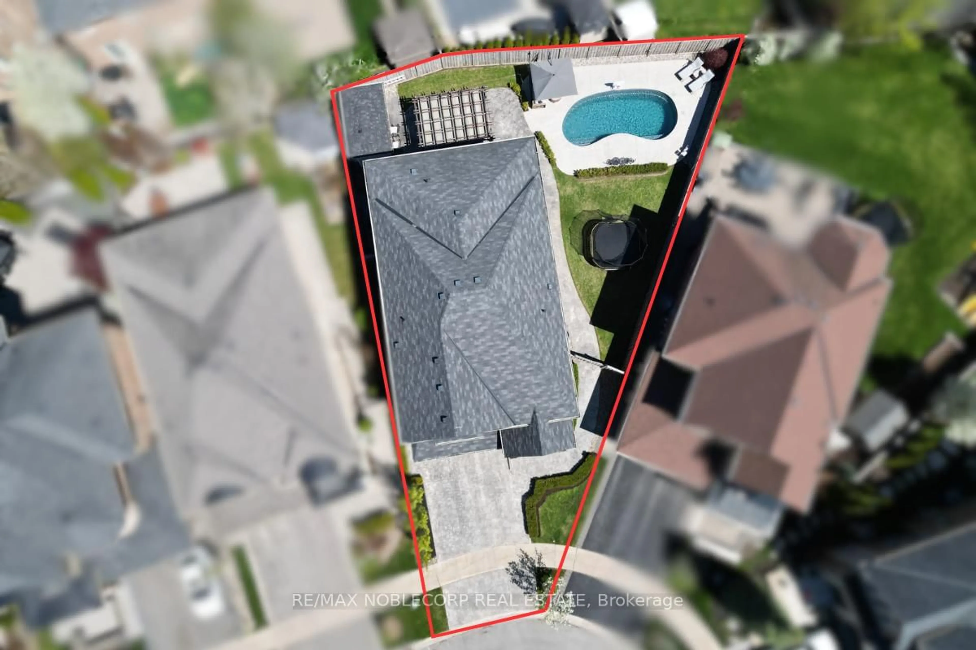 A pic from outside/outdoor area/front of a property/back of a property/a pic from drone, street for 27 Gorman Ave, Vaughan Ontario L4H 3L4
