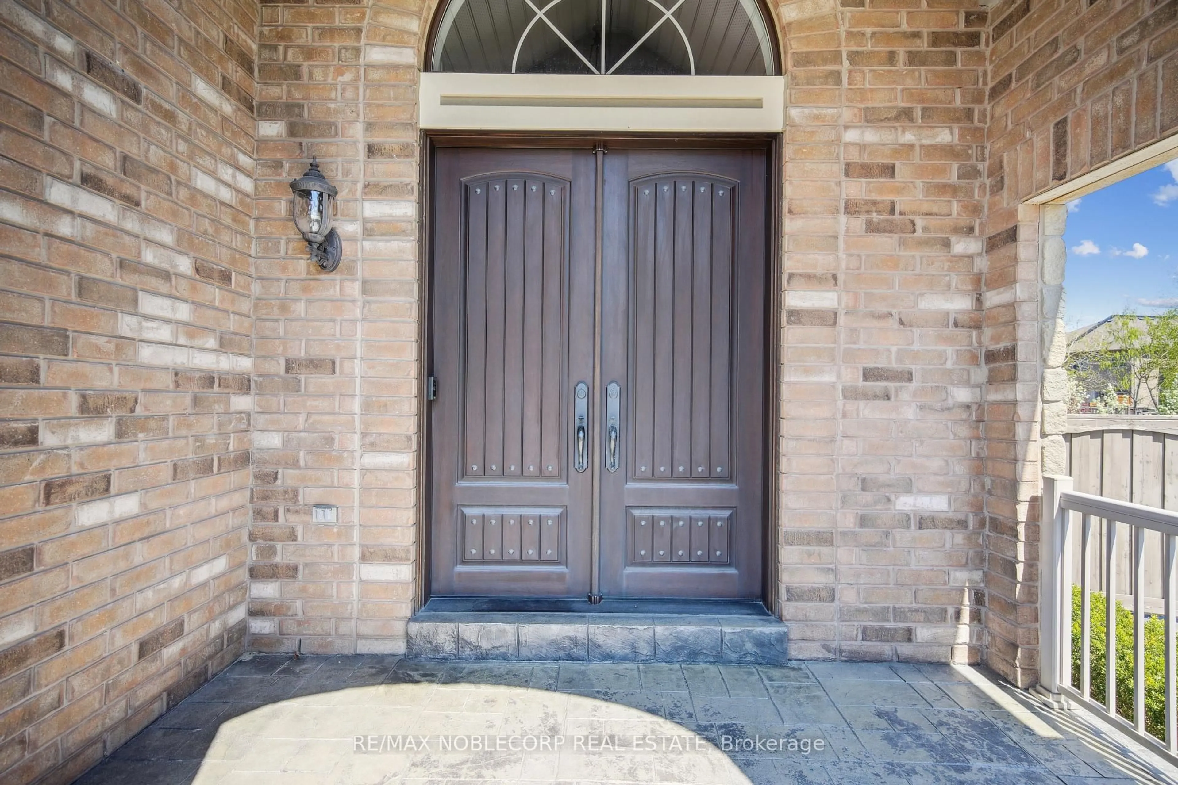 Indoor entryway for 27 Gorman Ave, Vaughan Ontario L4H 3L4