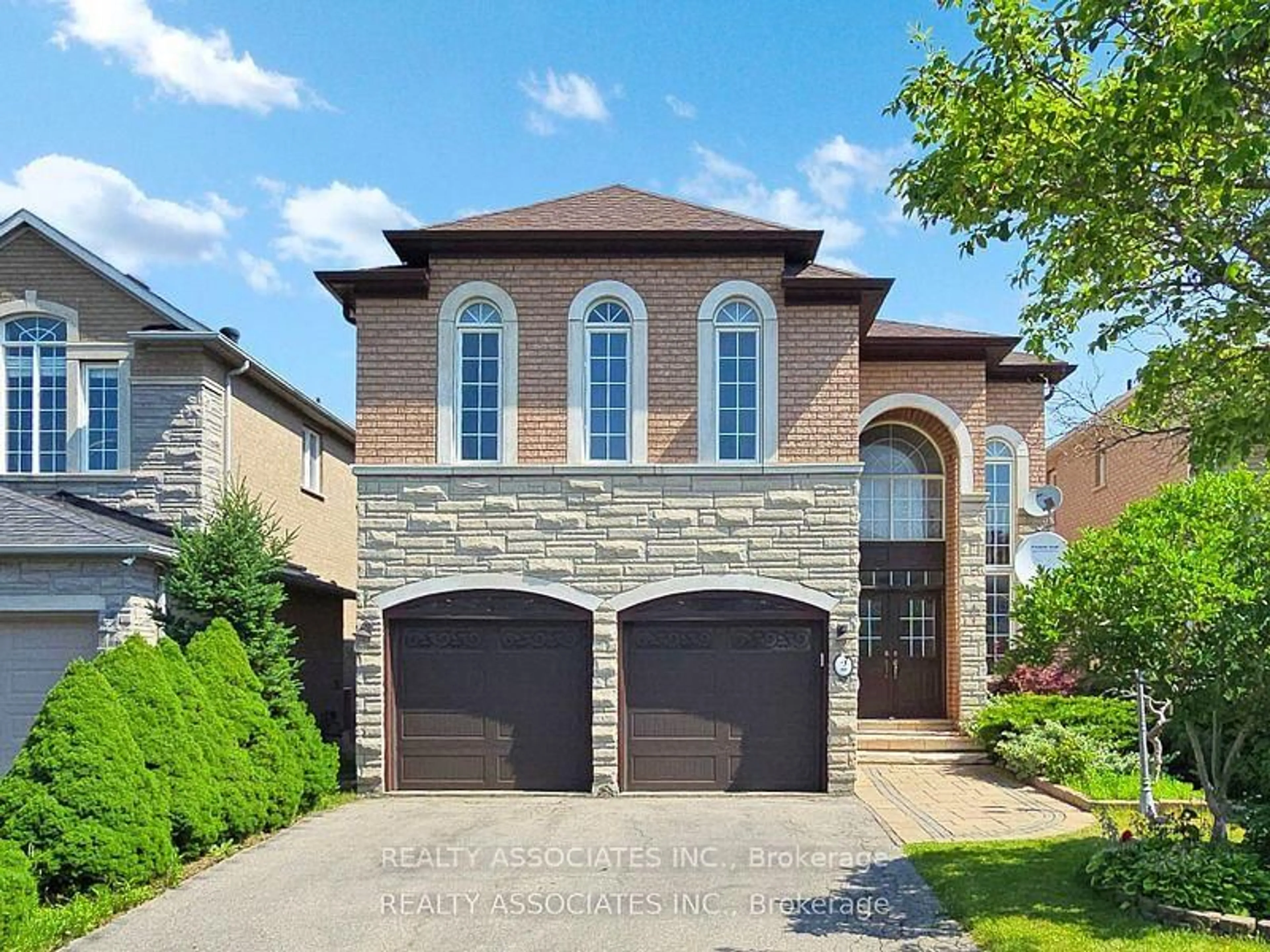 Home with brick exterior material, street for 2 Lord Nelson Crt, Richmond Hill Ontario L4S 1Y1