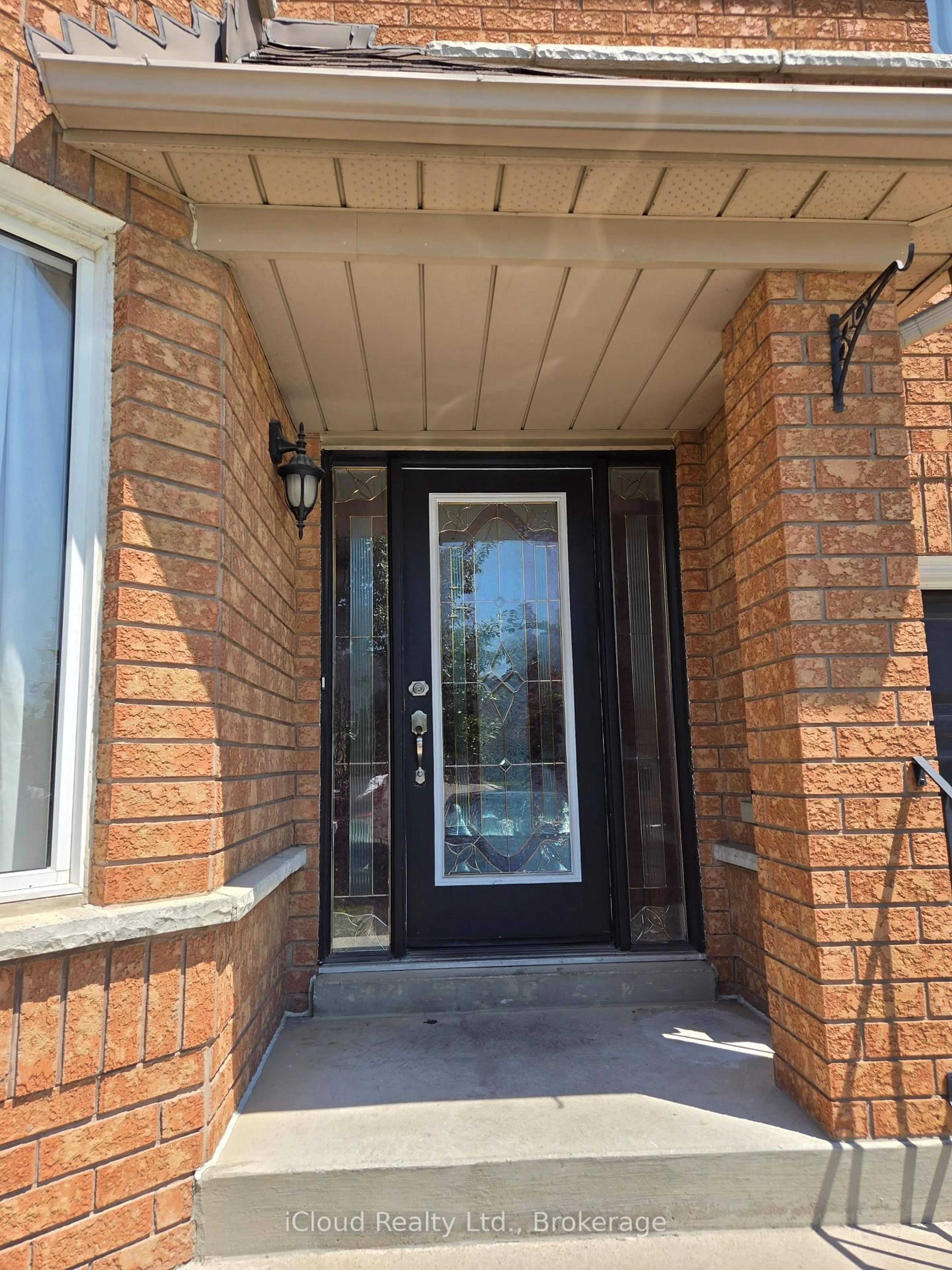 Indoor entryway for 34 Royalpark Way, Vaughan Ontario L4H 1J5