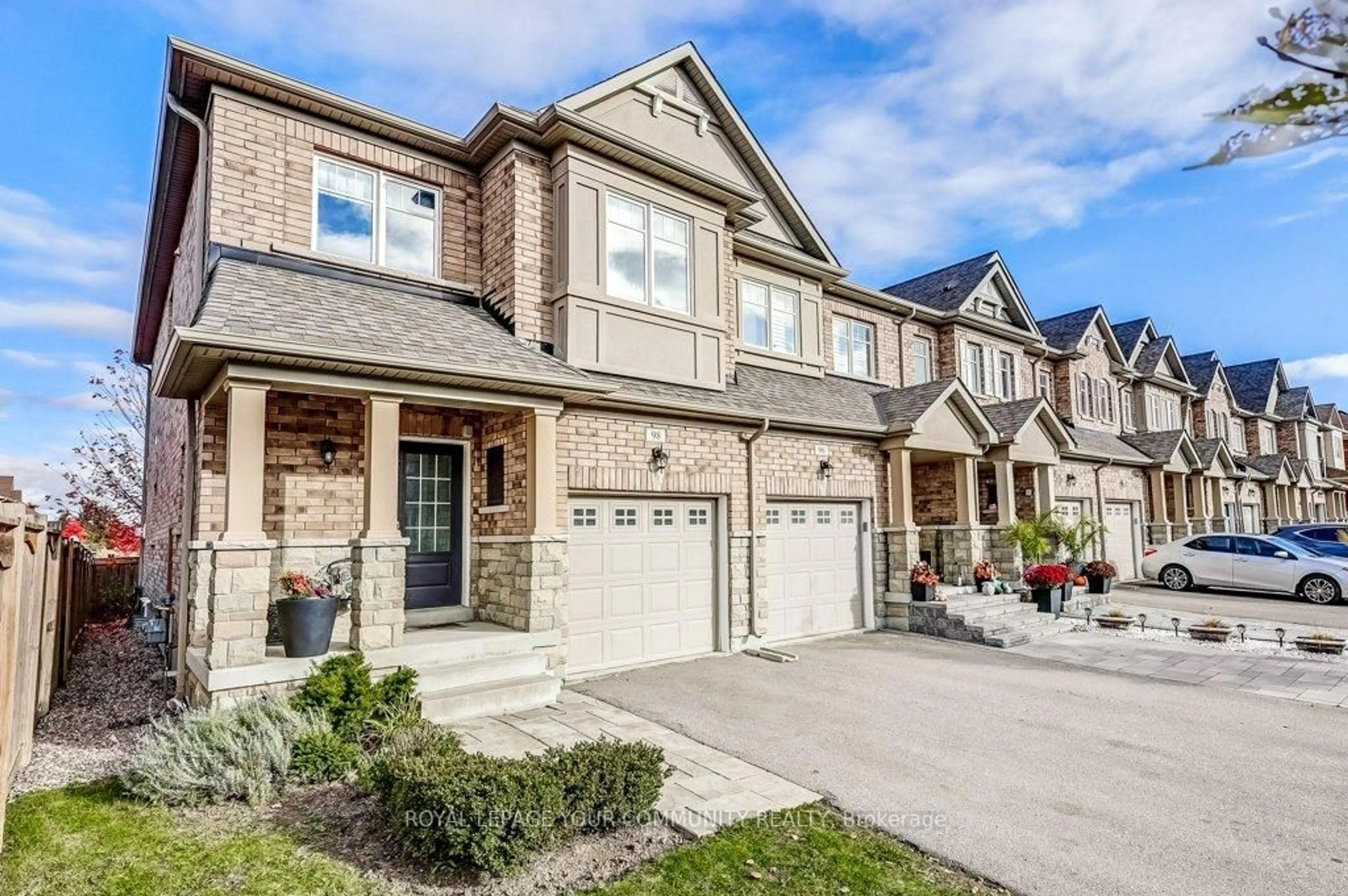 Home with brick exterior material, street for 98 Kellington Tr, Whitchurch-Stouffville Ontario L4A 1X6
