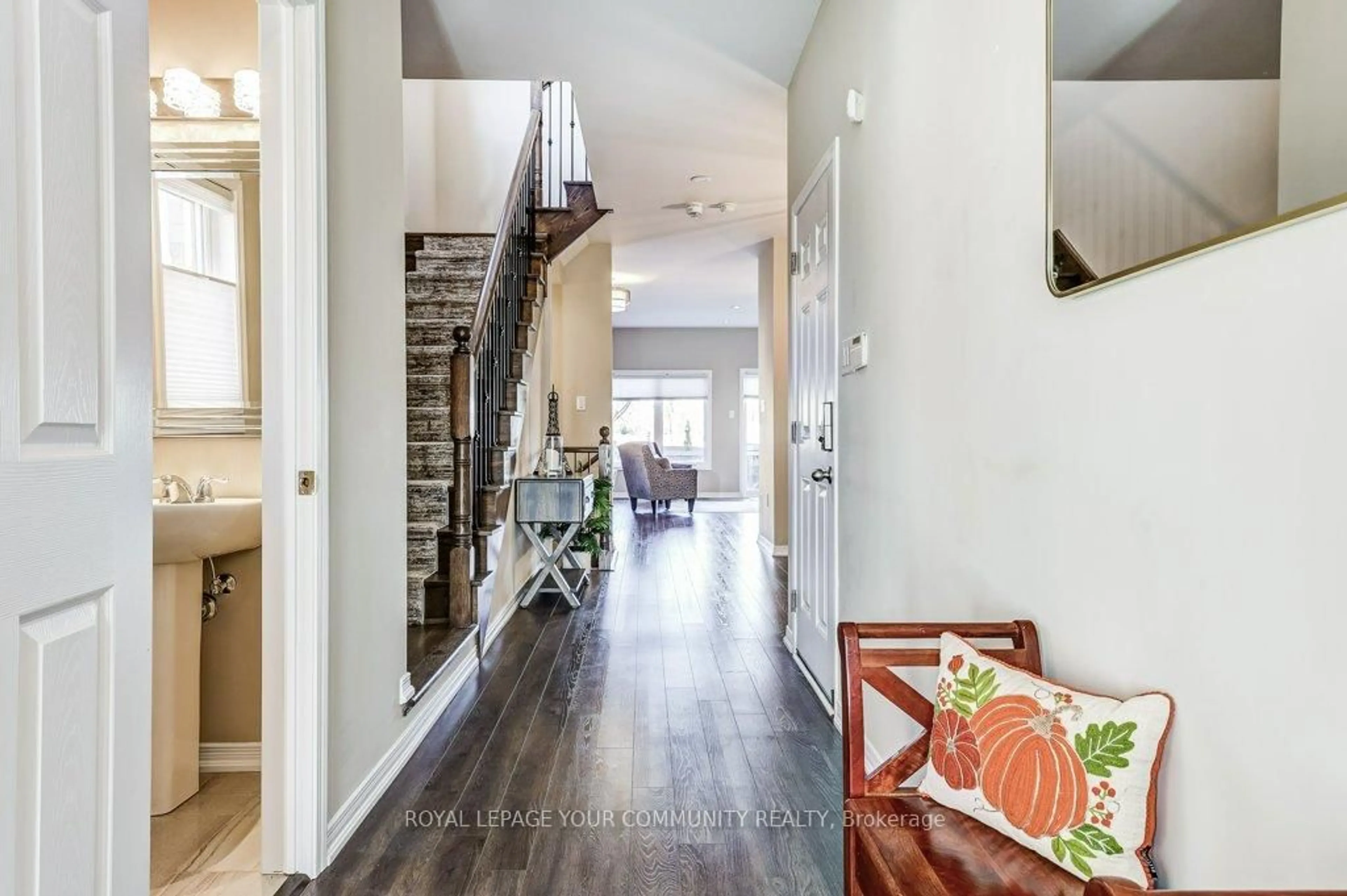 Indoor entryway for 98 Kellington Tr, Whitchurch-Stouffville Ontario L4A 1X6