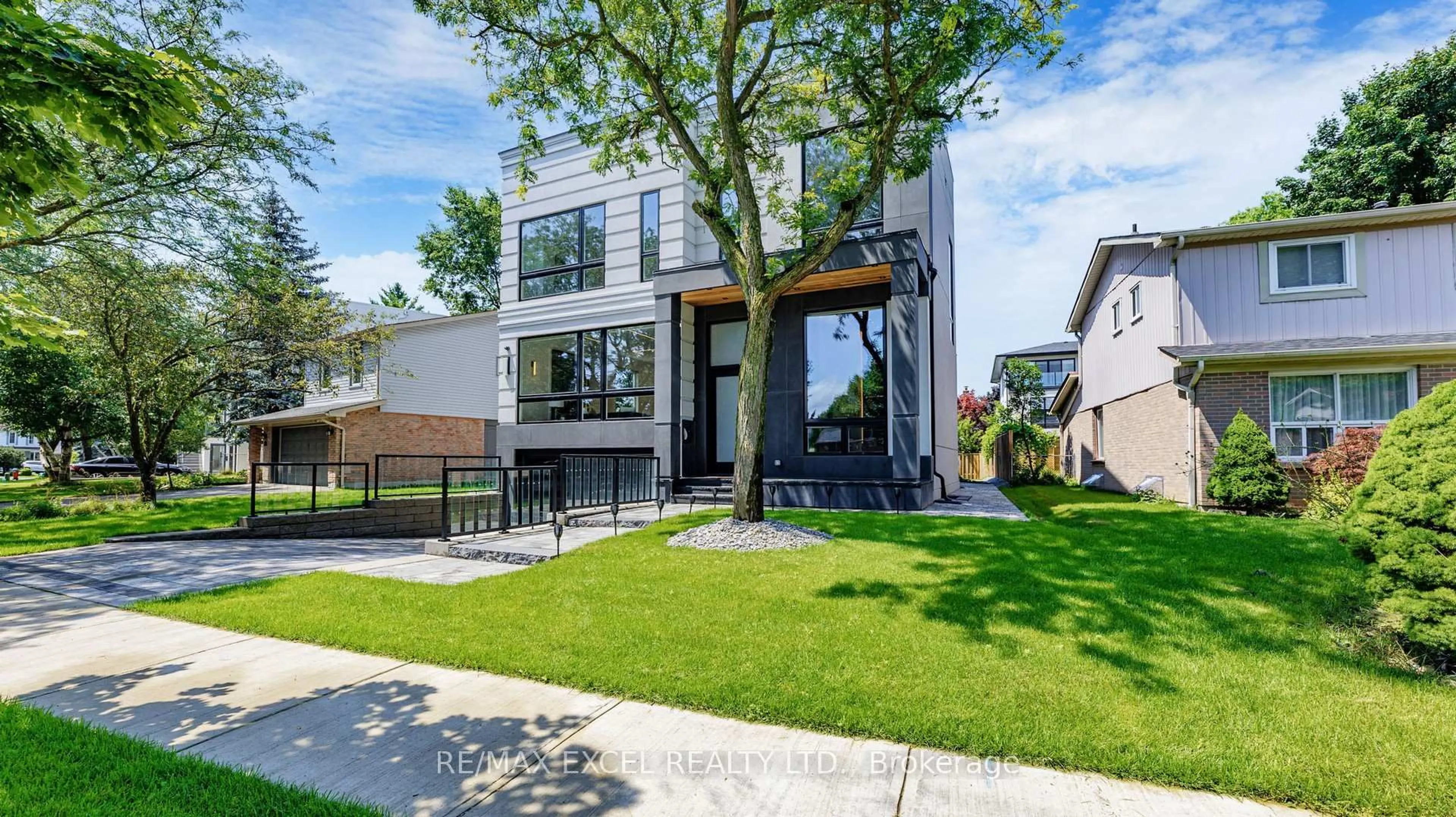 Home with brick exterior material, street for 22 Sanderson Cres, Richmond Hill Ontario L4C 5L4