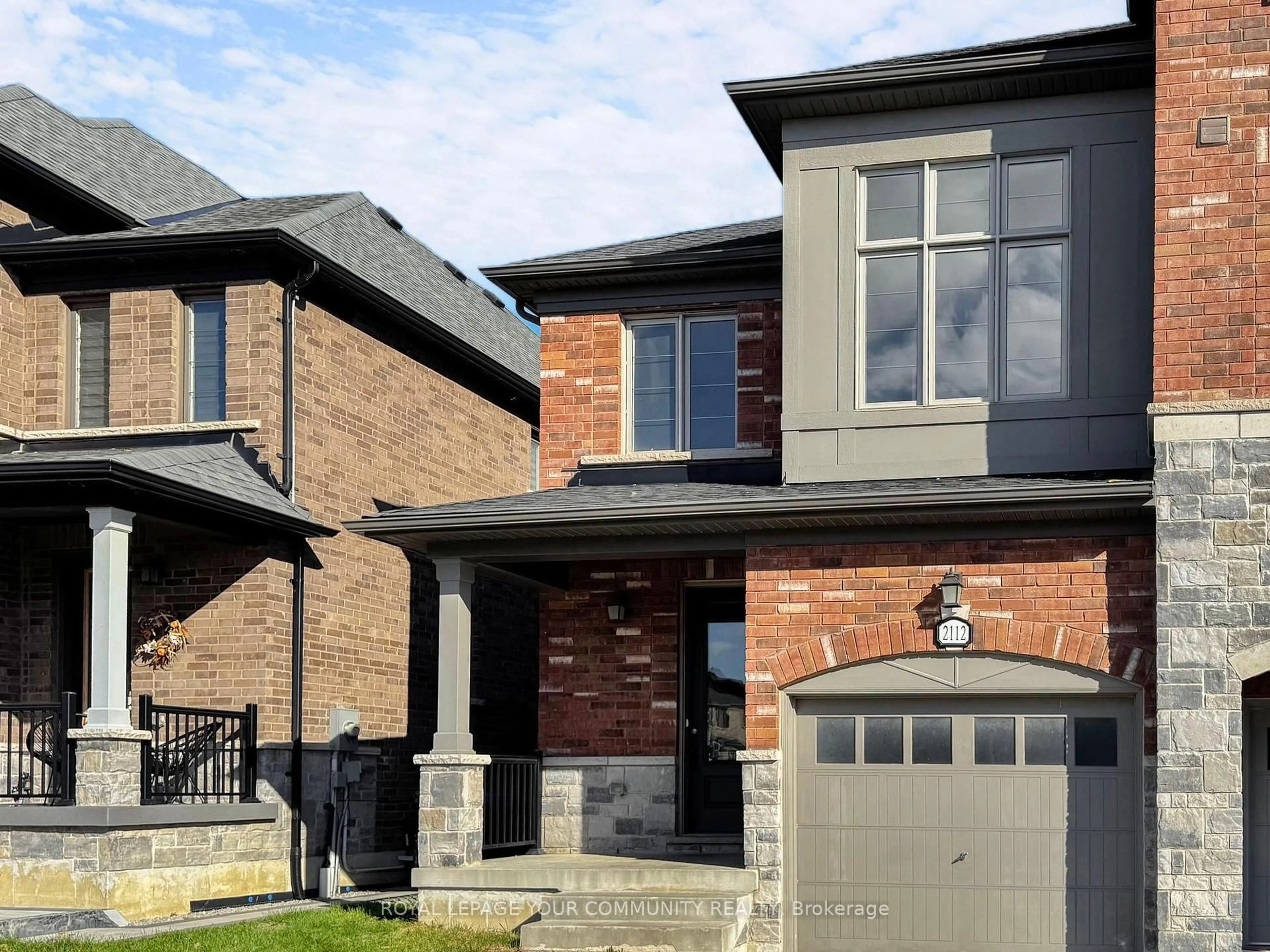 Home with brick exterior material, street for 2112 Dale Rd, Innisfil Ontario L9S 0L4