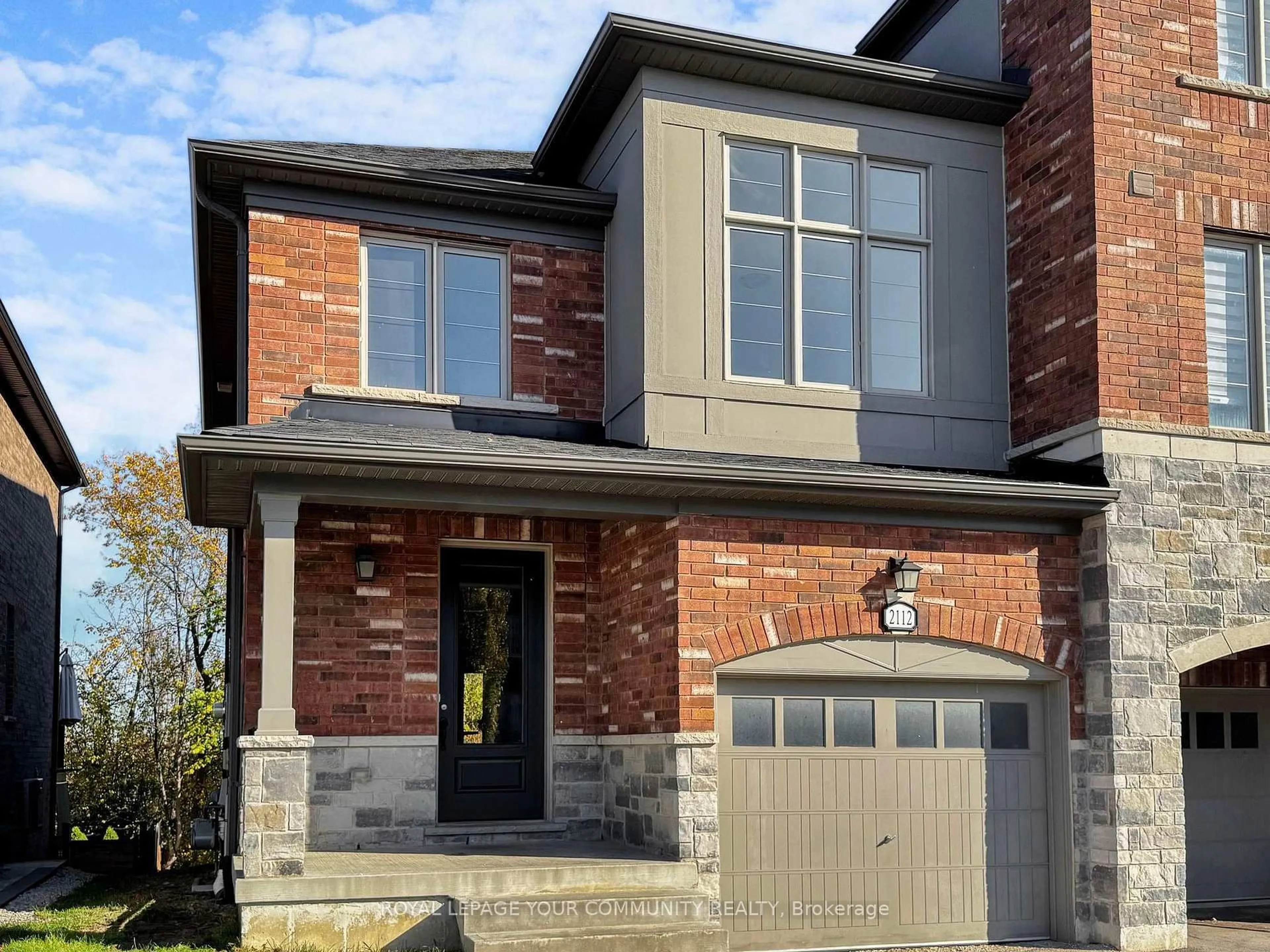 Home with brick exterior material, street for 2112 Dale Rd, Innisfil Ontario L9S 0L4